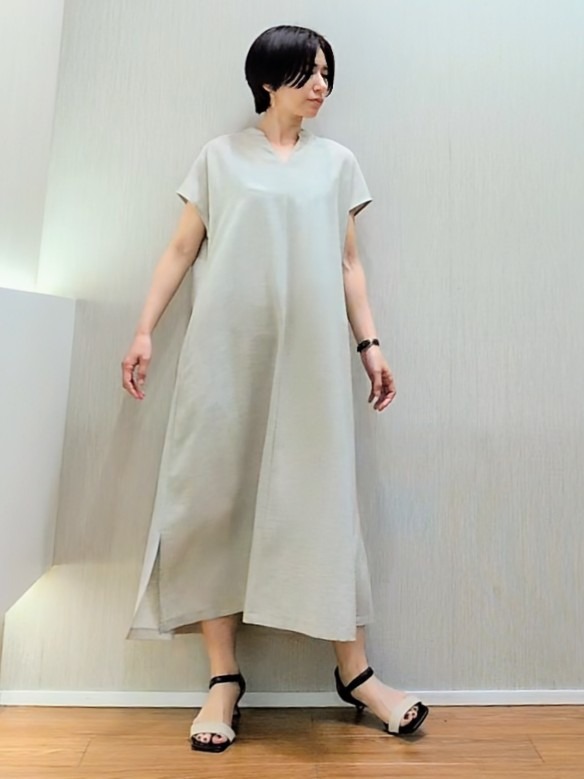 ミズタさんの「UNTITLED｜【UV/接触冷感/遮熱/通気性】スラブバンドカラーワンピース」を使ったコーディネート