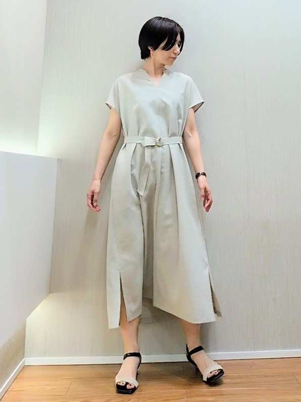 ミズタさんの「UNTITLED｜【UV/接触冷感/遮熱/通気性】スラブバンドカラーワンピース」を使ったコーディネート