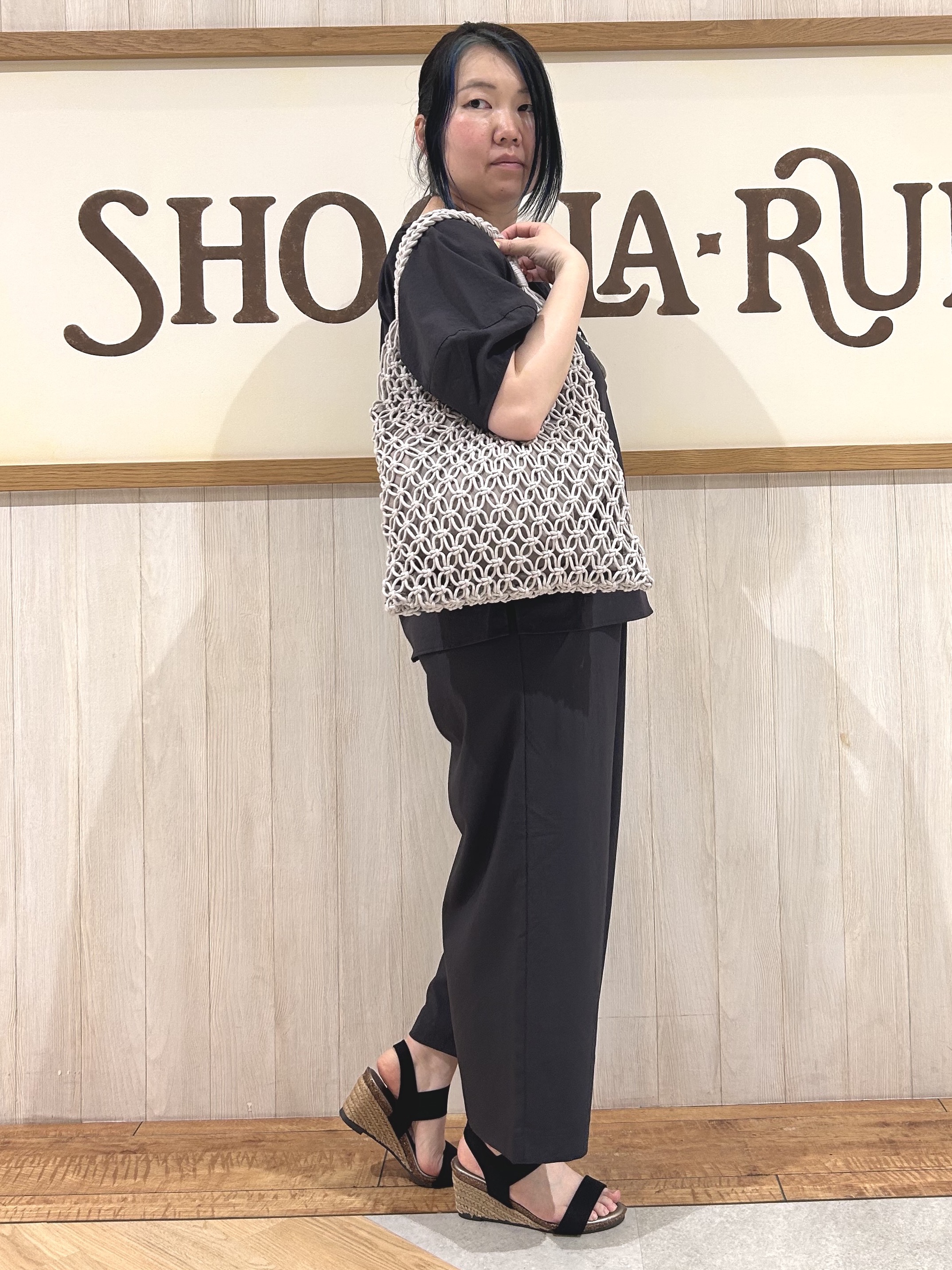 まるさんの「SHOO･LA･RUE｜【S-LL/洗濯機可/セットアップ可】軽凛(かろりん) ひんやりタックブラウス」を使ったコーディネート