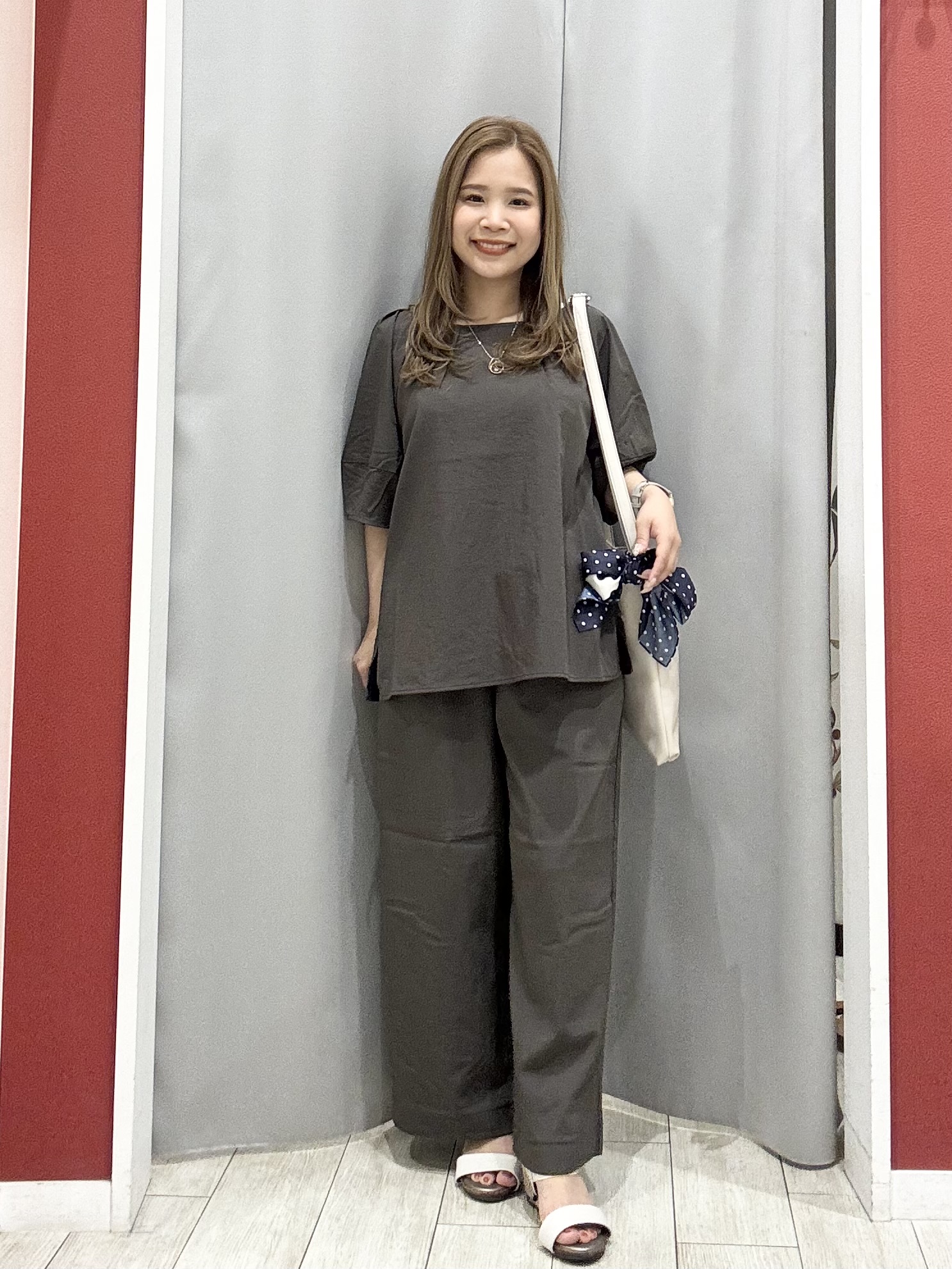 shioさんの「SHOO･LA･RUE｜【S-LL/洗濯機可/セットアップ可】軽凛(かろりん) ひんやりタックブラウス」を使ったコーディネート