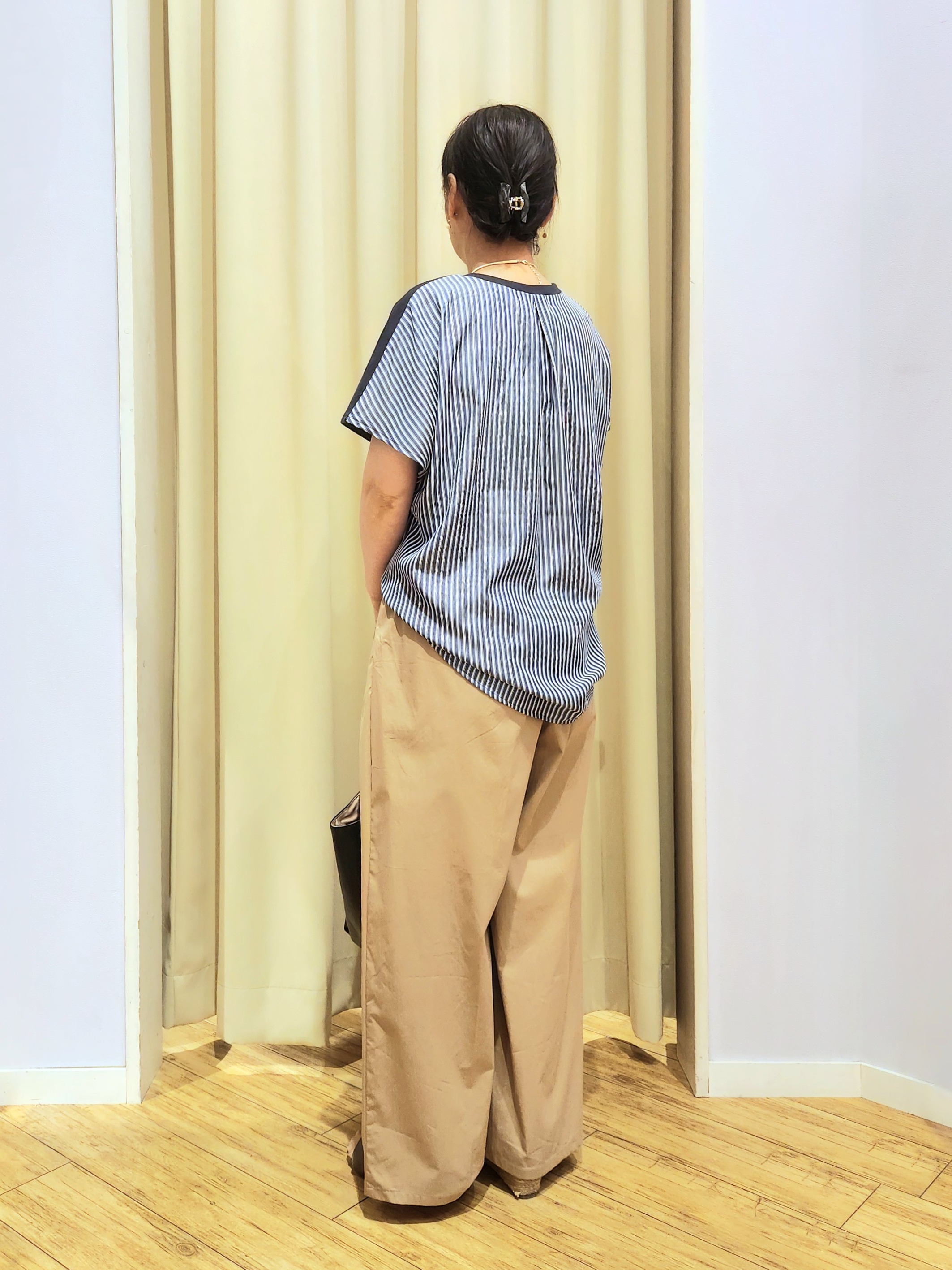 くまさんの「SHOO･LA･RUE｜【ひんやり/S-LL】インしない大人の爽やかスタイルに 前後異素材切替トップス」を使ったコーディネート