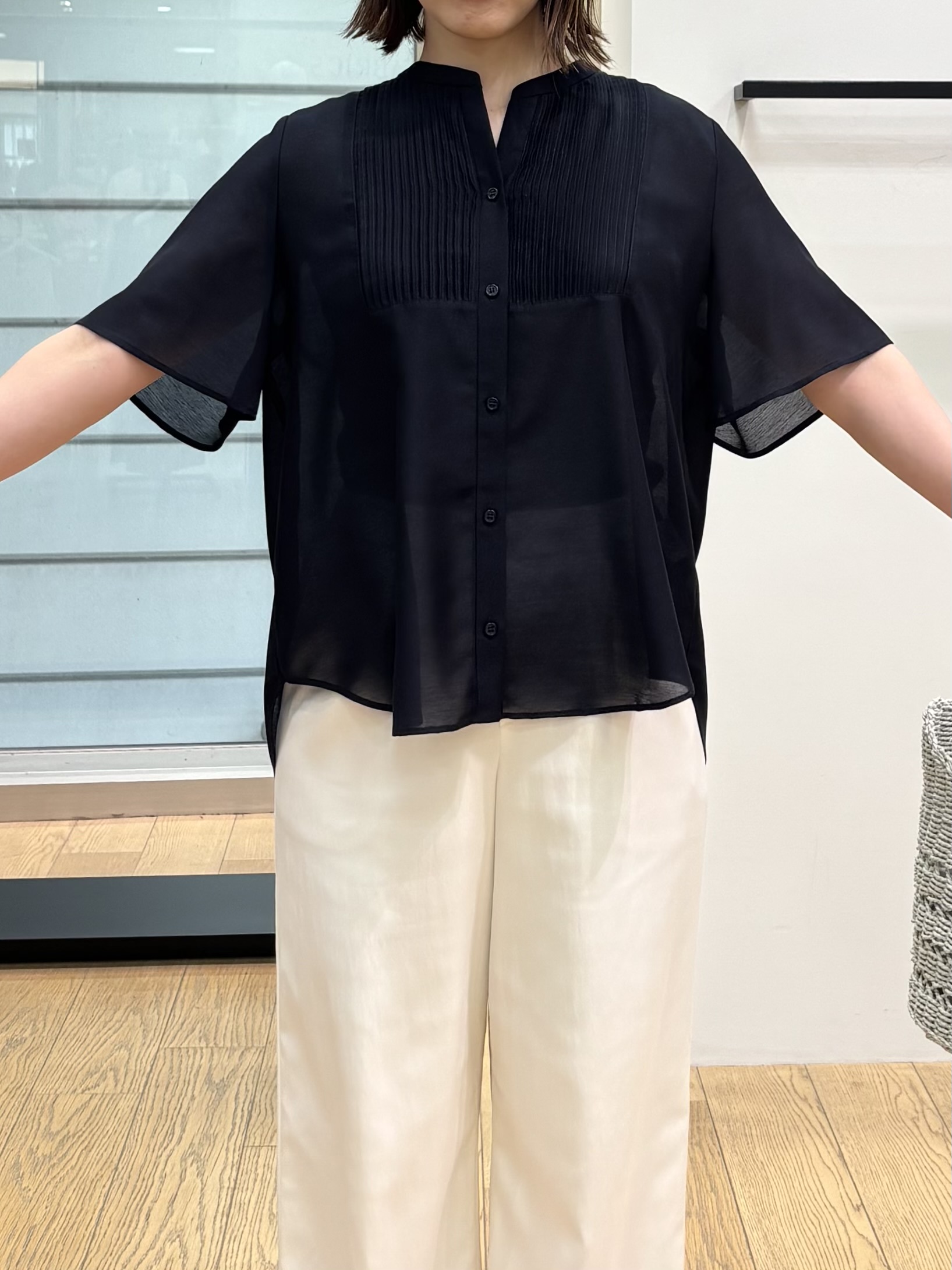 asamiさんの「INDIVI｜【接触冷感/洗える】シアーシャンブレーピンタックブラウス」を使ったコーディネート
