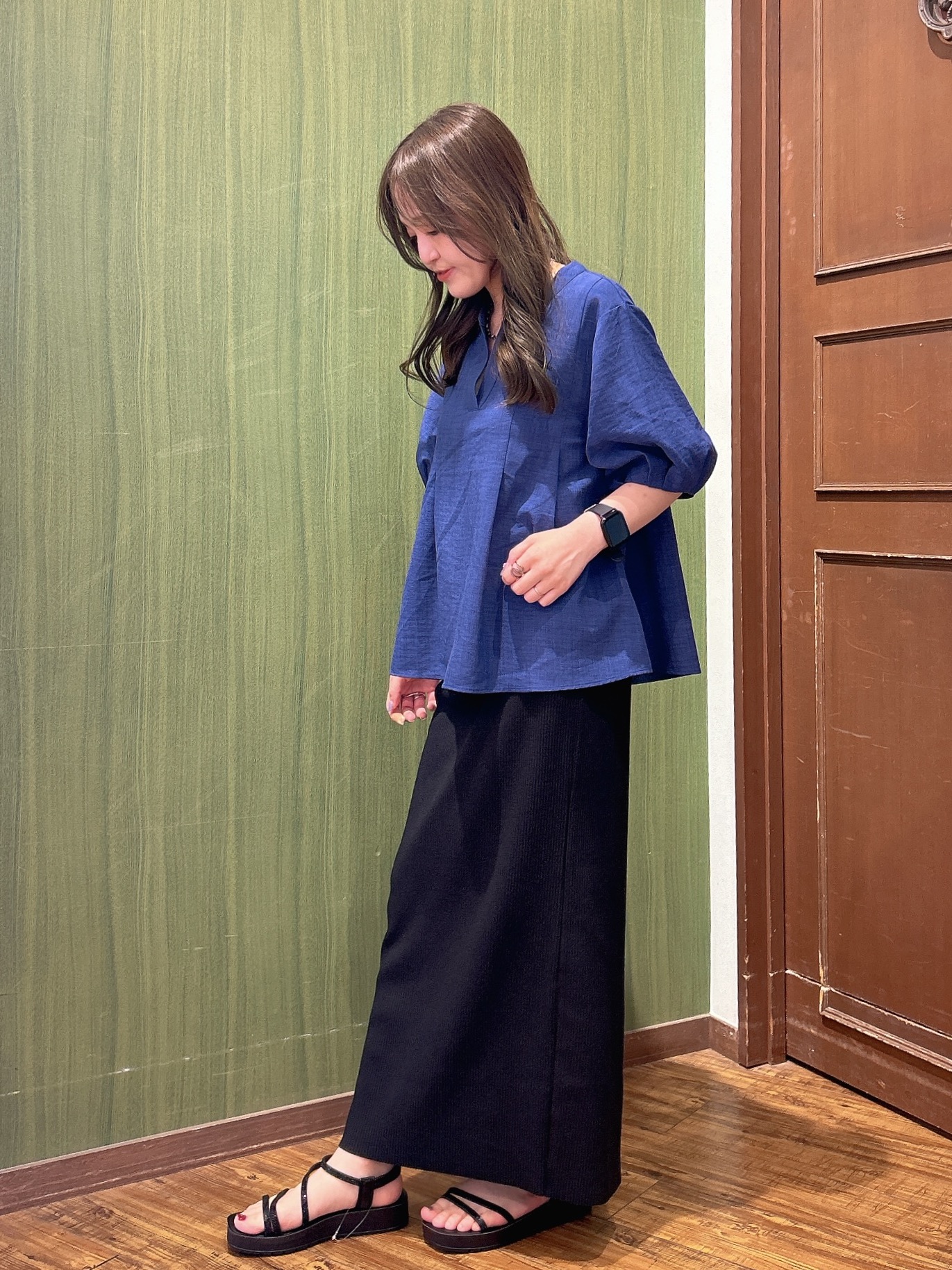かおりさんの「SHOO･LA･RUE｜【高レビュー/洗濯後しわになりにくい/インせず着られる】自然に体型カバー 麻調ペプラムブラウス」を使ったコーディネート