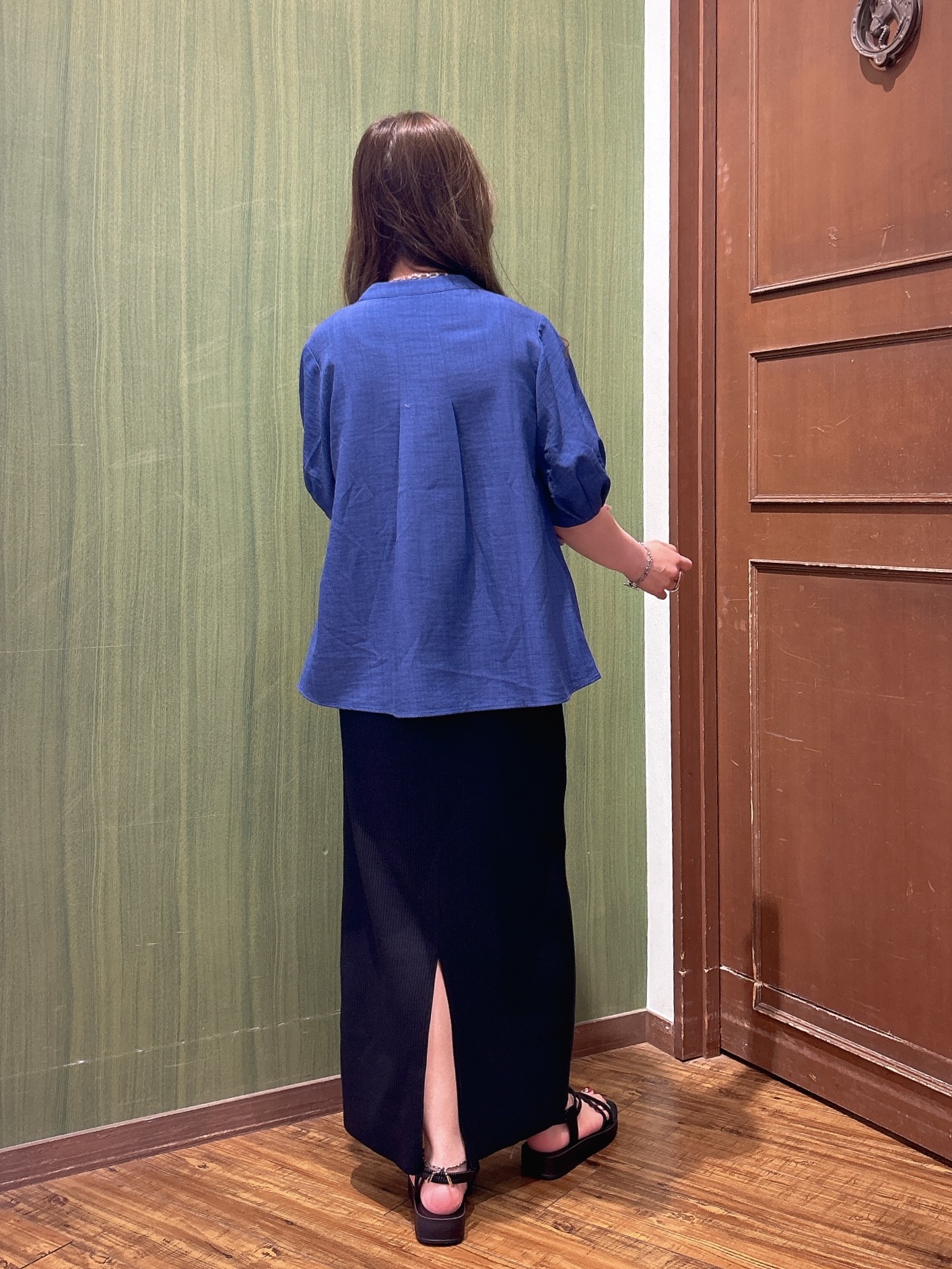 かおりさんの「SHOO･LA･RUE｜【高レビュー/洗濯後しわになりにくい/インせず着られる】自然に体型カバー 麻調ペプラムブラウス」を使ったコーディネート