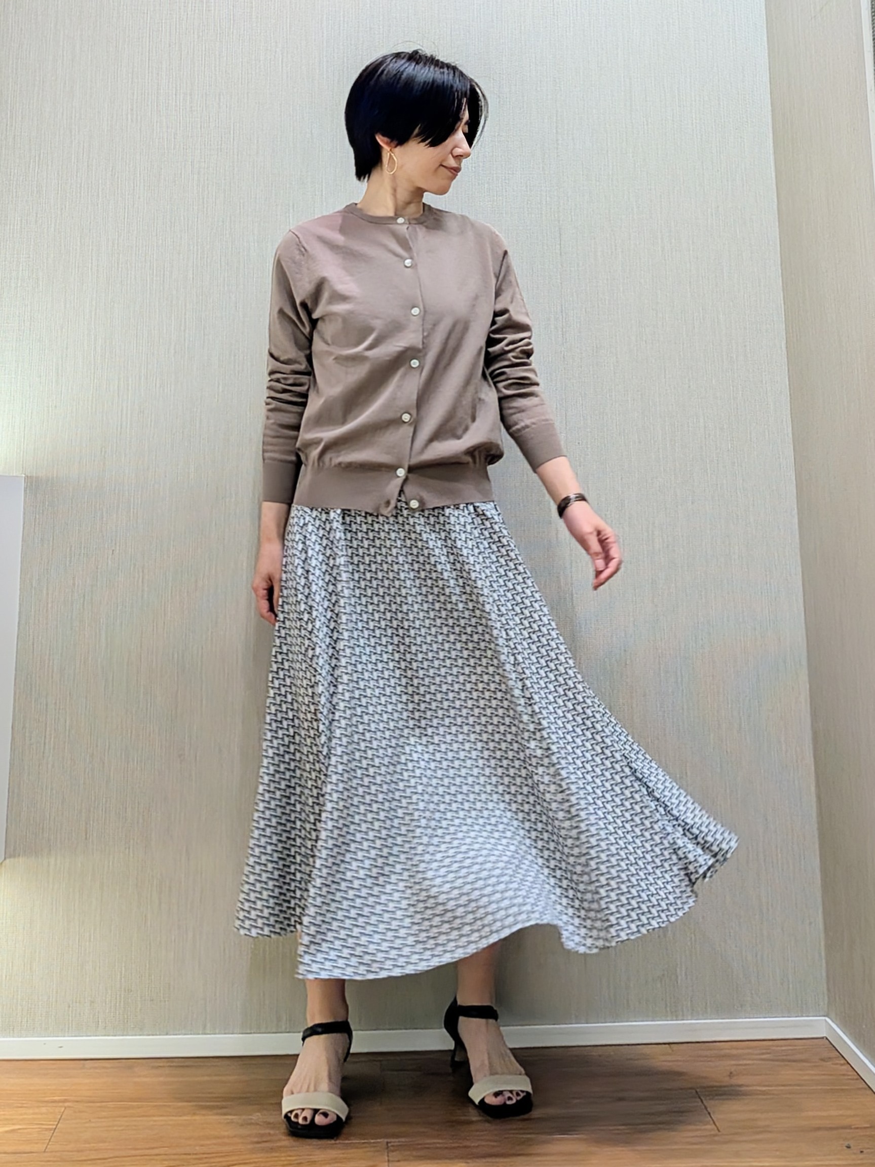 ミズタさんの「UNTITLED｜【9色展開/アンサンブル可】コットンクルーネックカーディガン」を使ったコーディネート