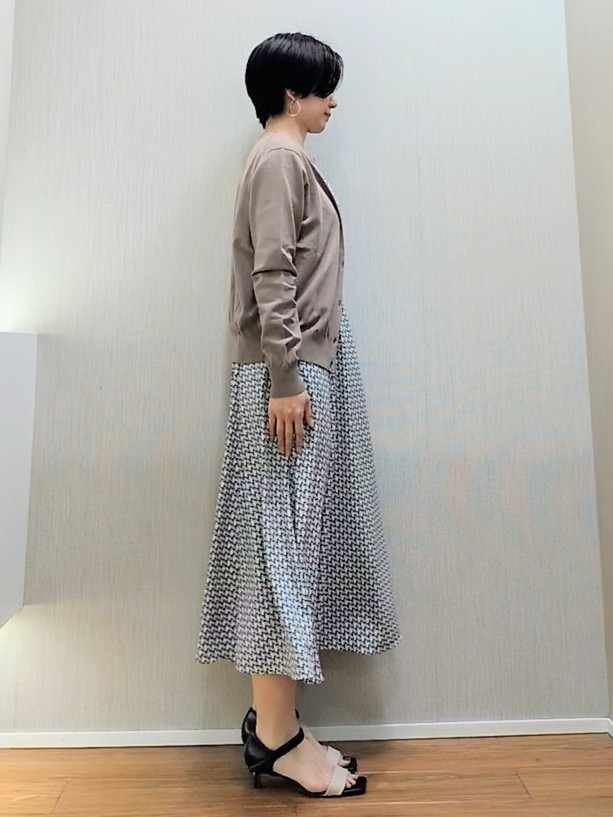 ミズタさんの「UNTITLED｜【9色展開/アンサンブル可】コットンクルーネックカーディガン」を使ったコーディネート