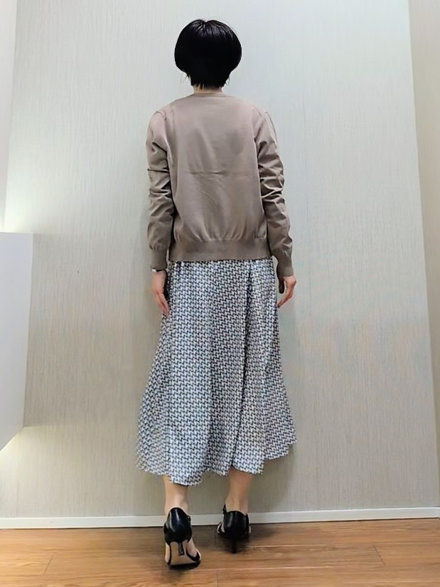 ミズタさんの「UNTITLED｜【9色展開/アンサンブル可】コットンクルーネックカーディガン」を使ったコーディネート
