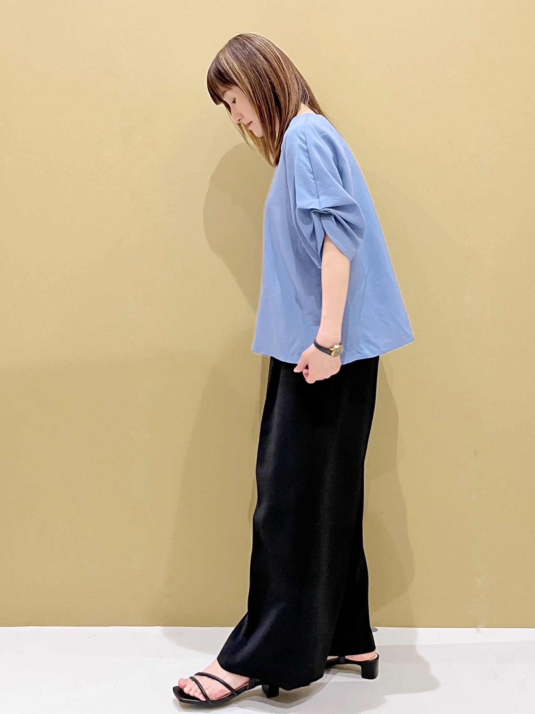 yukariさんの「OPAQUE.CLIP｜【接触冷感／吸水速乾】リネンライク タックスリーブブラウス《セットアップ対応／洗濯機OK》」を使ったコーディネート