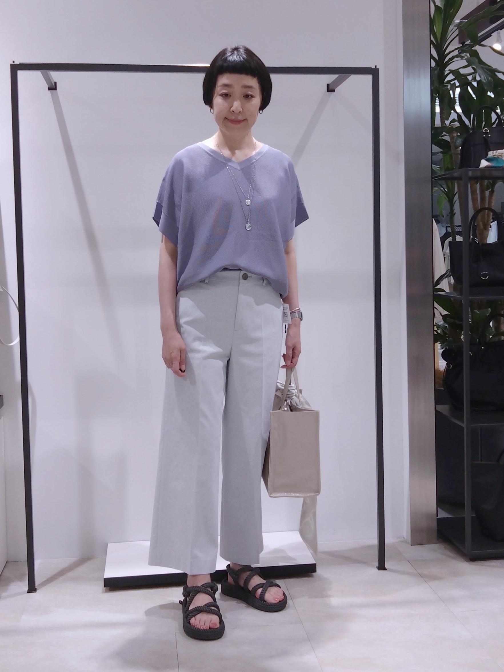 まちこさんの「UNTITLED｜【11色展開/体型カバー】前後2WAYフレンチスリーブニット」を使ったコーディネート