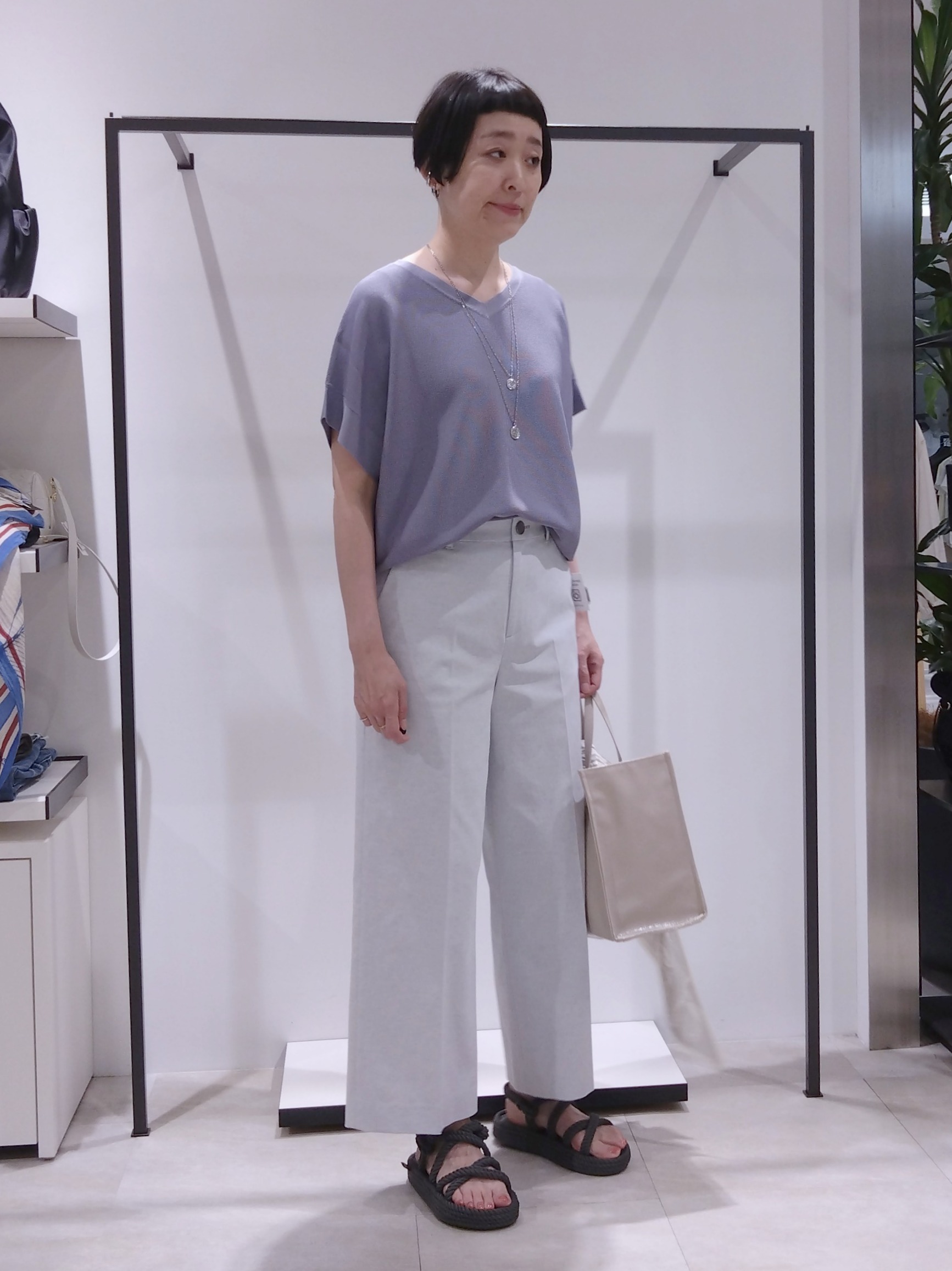 まちこさんの「UNTITLED｜【11色展開/体型カバー】前後2WAYフレンチスリーブニット」を使ったコーディネート