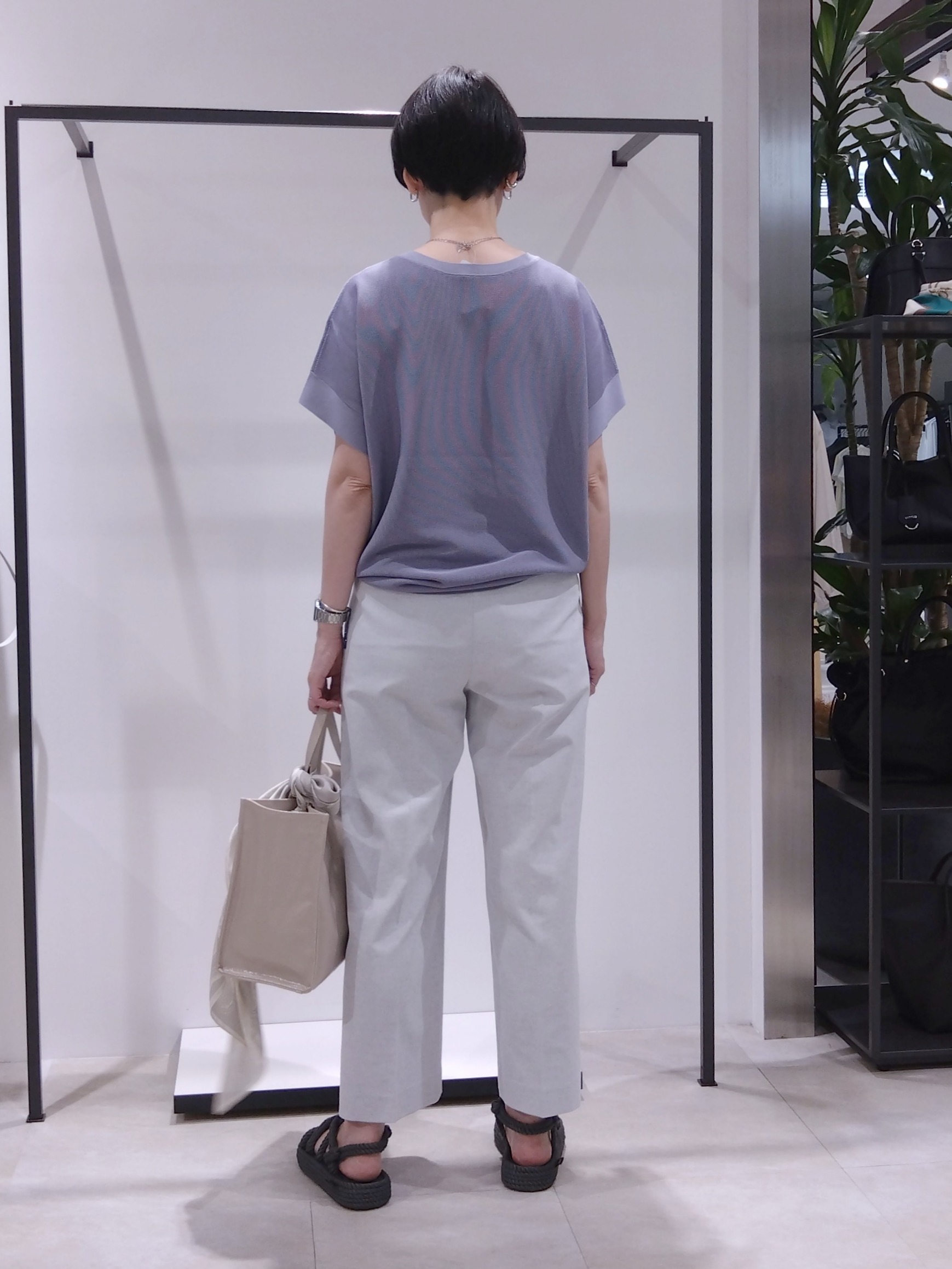 まちこさんの「UNTITLED｜【11色展開/体型カバー】前後2WAYフレンチスリーブニット」を使ったコーディネート