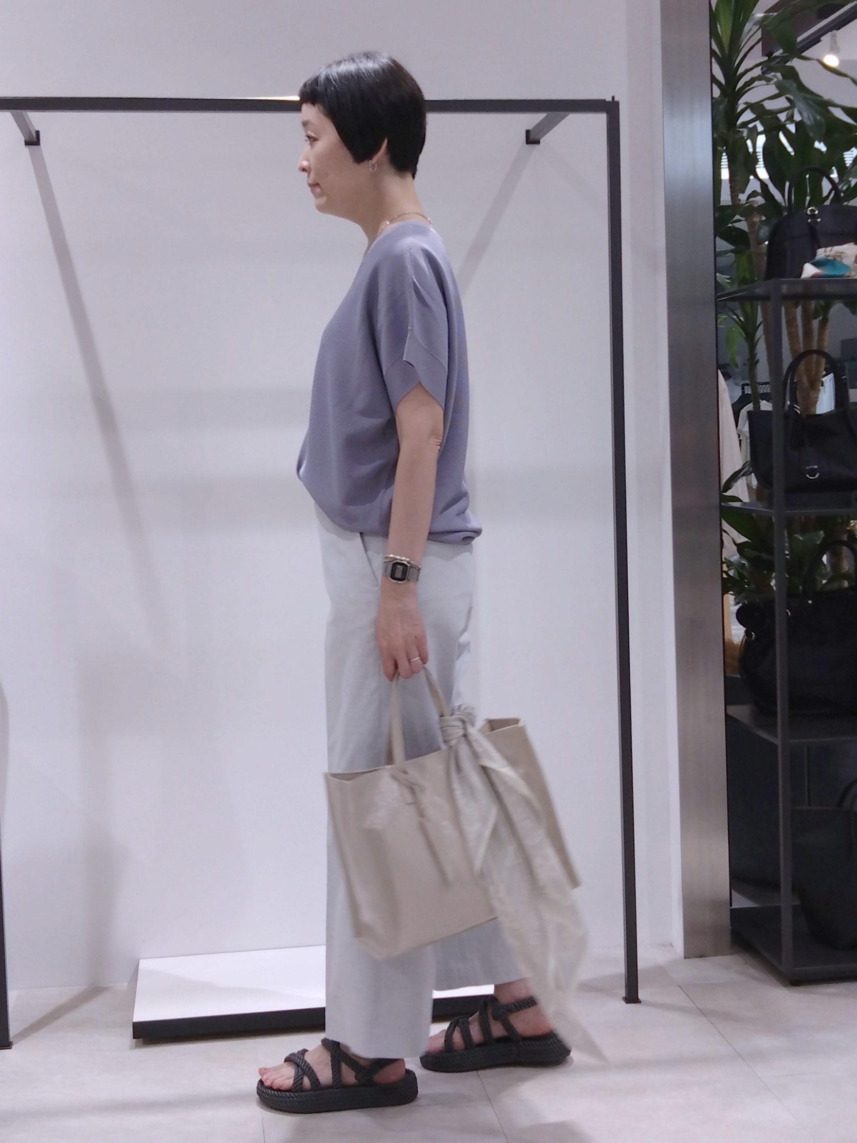 まちこさんの「UNTITLED｜【11色展開/体型カバー】前後2WAYフレンチスリーブニット」を使ったコーディネート