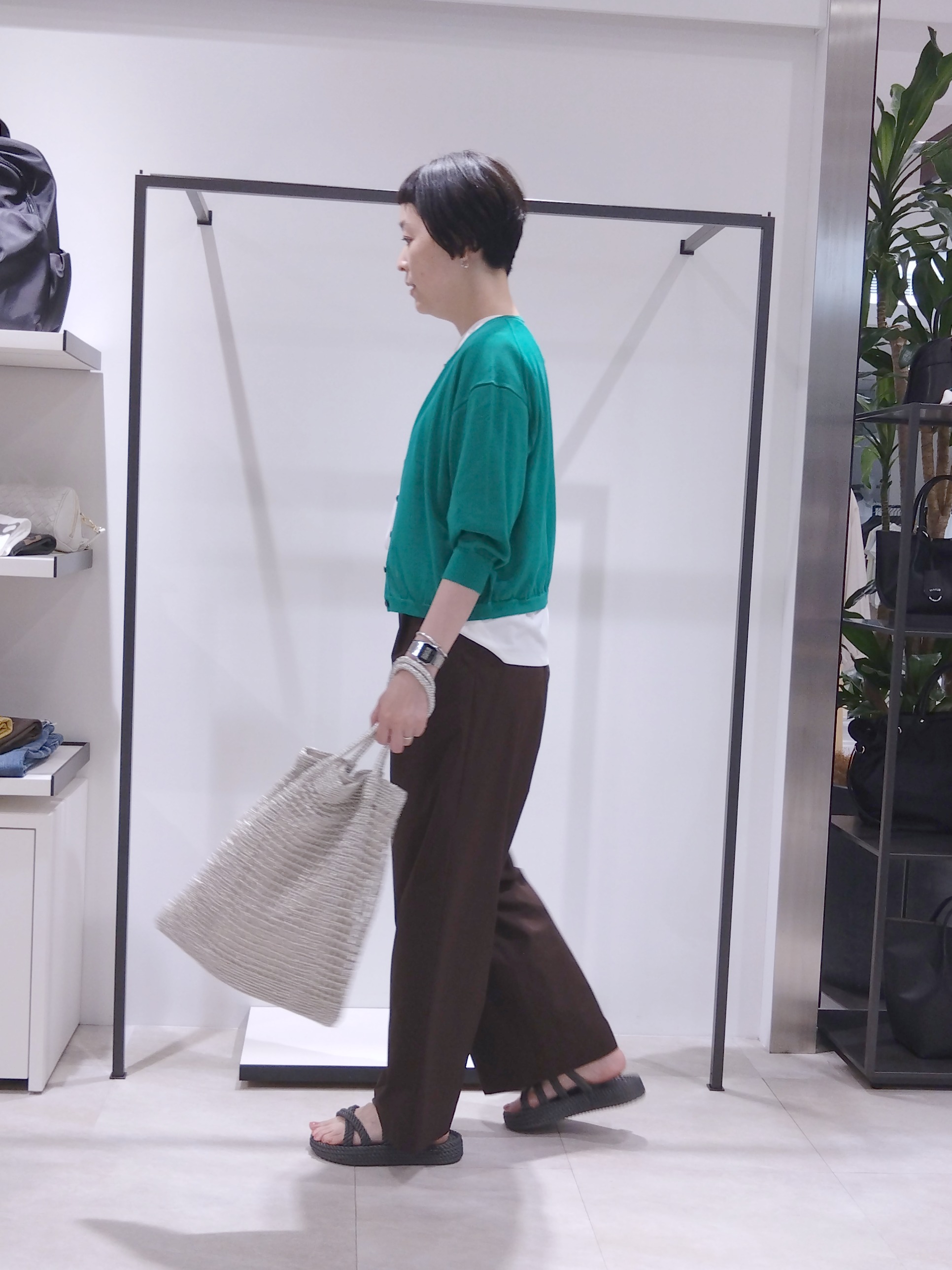 まちこさんの「UNTITLED｜【ウエストゴム】タフタワイドパンツ」を使ったコーディネート