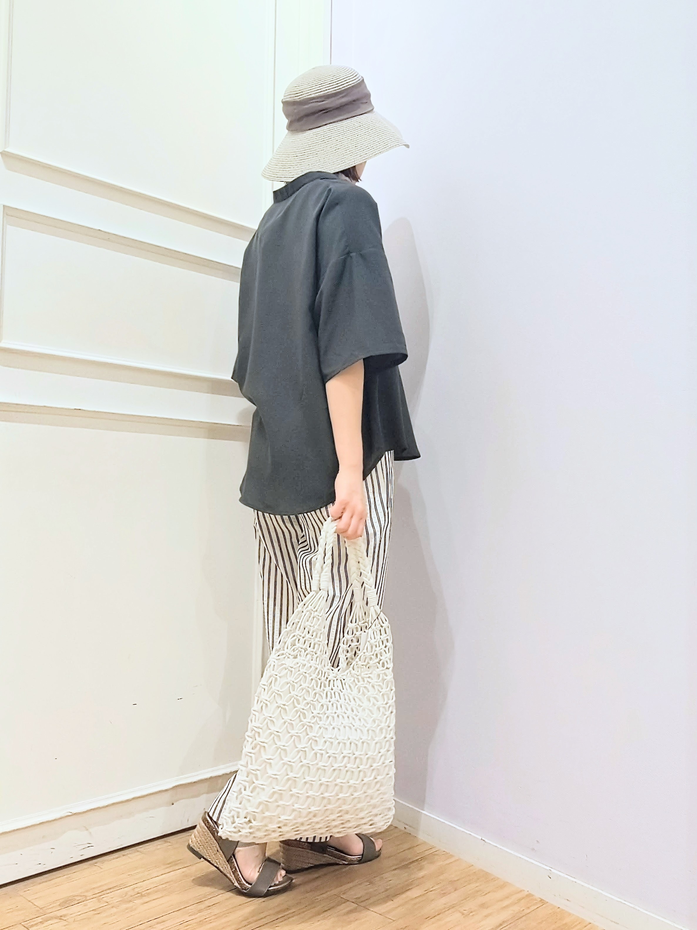 miomioさんの「SHOO･LA･RUE｜【洗濯機可/S-LL】大人の抜け感 ゆるっと5分袖シャツ」を使ったコーディネート