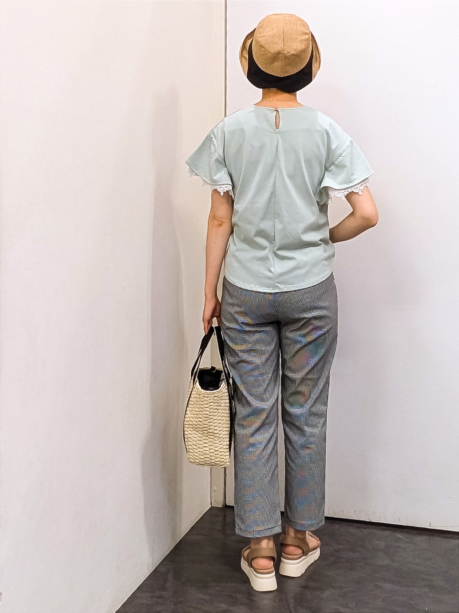 やまちゃんさんの「grove｜【二の腕カバー、UV/ひんやり】涼しく華やかに、レースレイヤードスリーブTシャツ」を使ったコーディネート