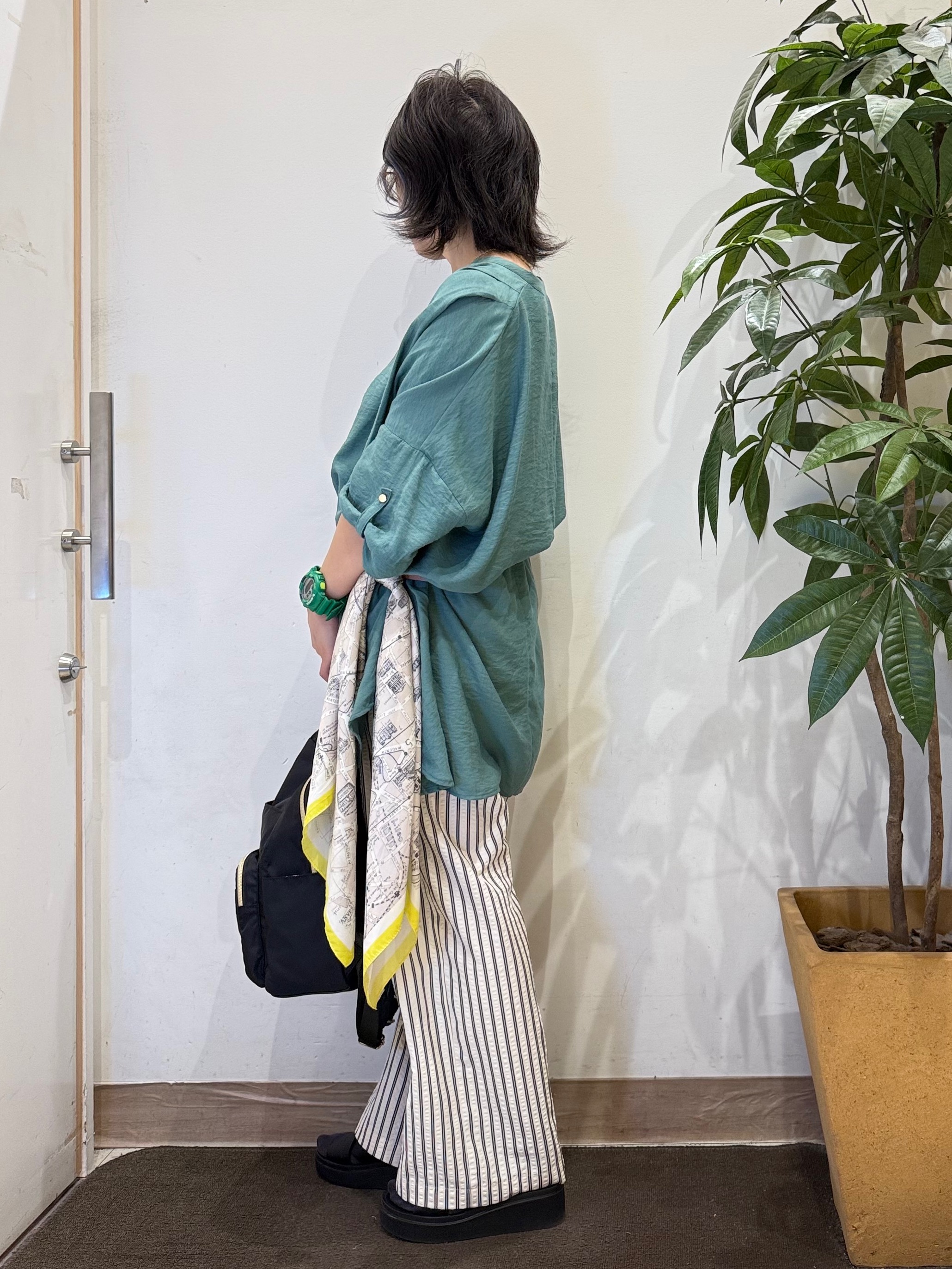 misakiさんの「SHOO･LA･RUE｜【ひんやり/S-LL/洗濯機可】体型カバー叶える 大人のゆるドルマンチュニック」を使ったコーディネート