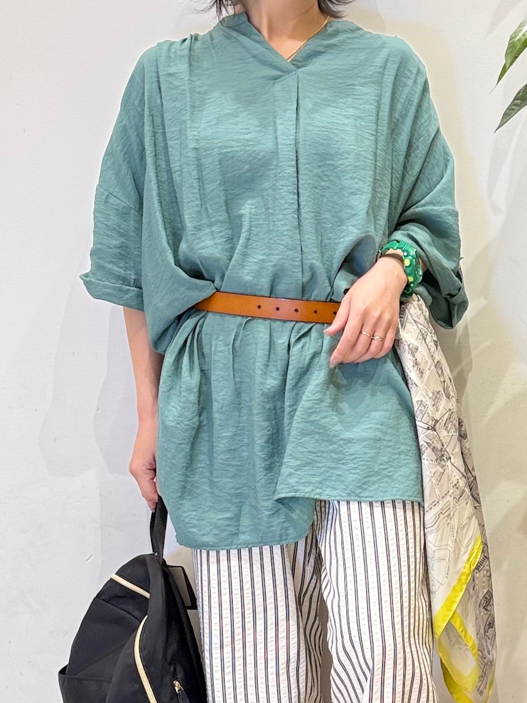 misakiさんの「SHOO･LA･RUE｜【ひんやり/S-LL/洗濯機可】体型カバー叶える 大人のゆるドルマンチュニック」を使ったコーディネート