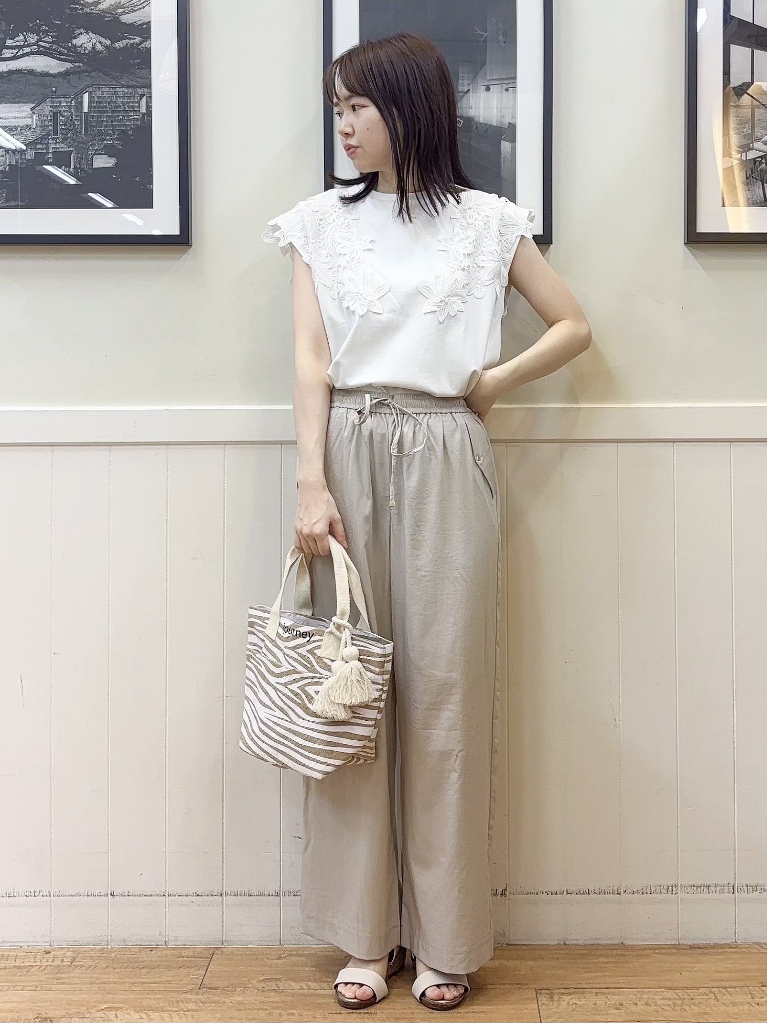 えぬさんの「SHOO･LA･RUE｜【ひんやり/S-LL/洗濯機可】女性らしさ溢れるモチーフレース スムースTシャツ」を使ったコーディネート