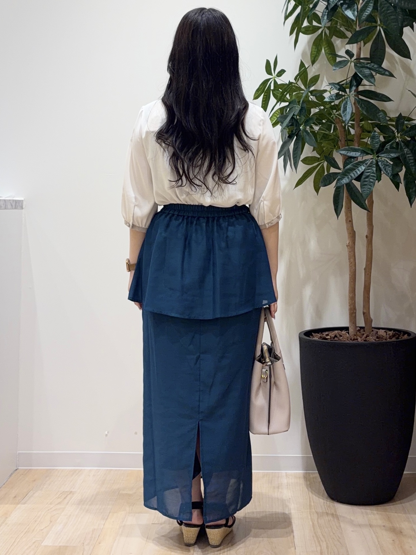 minamiさんの「grove｜【二の腕カバー・お仕事】フロントタック配色ブラウス」を使ったコーディネート