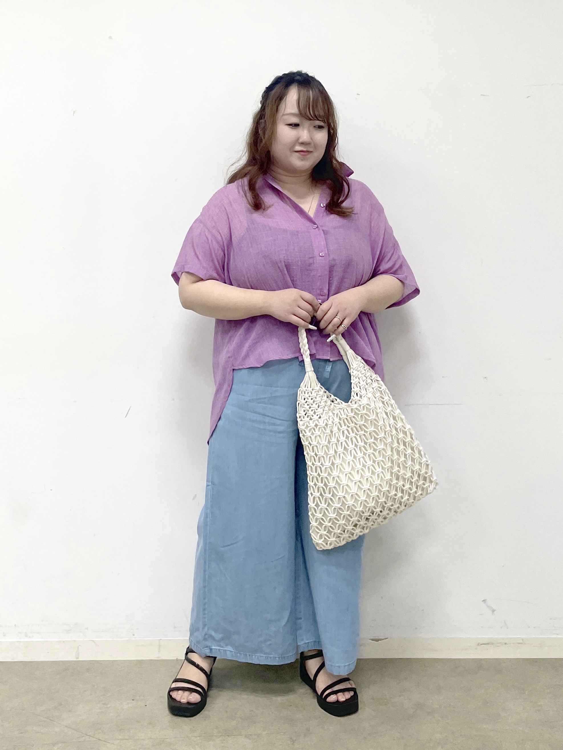 Risaさんの「SHOO･LA･RUE｜ヒップがすっぽり隠れる やわらか5分袖シアーシャツ」を使ったコーディネート
