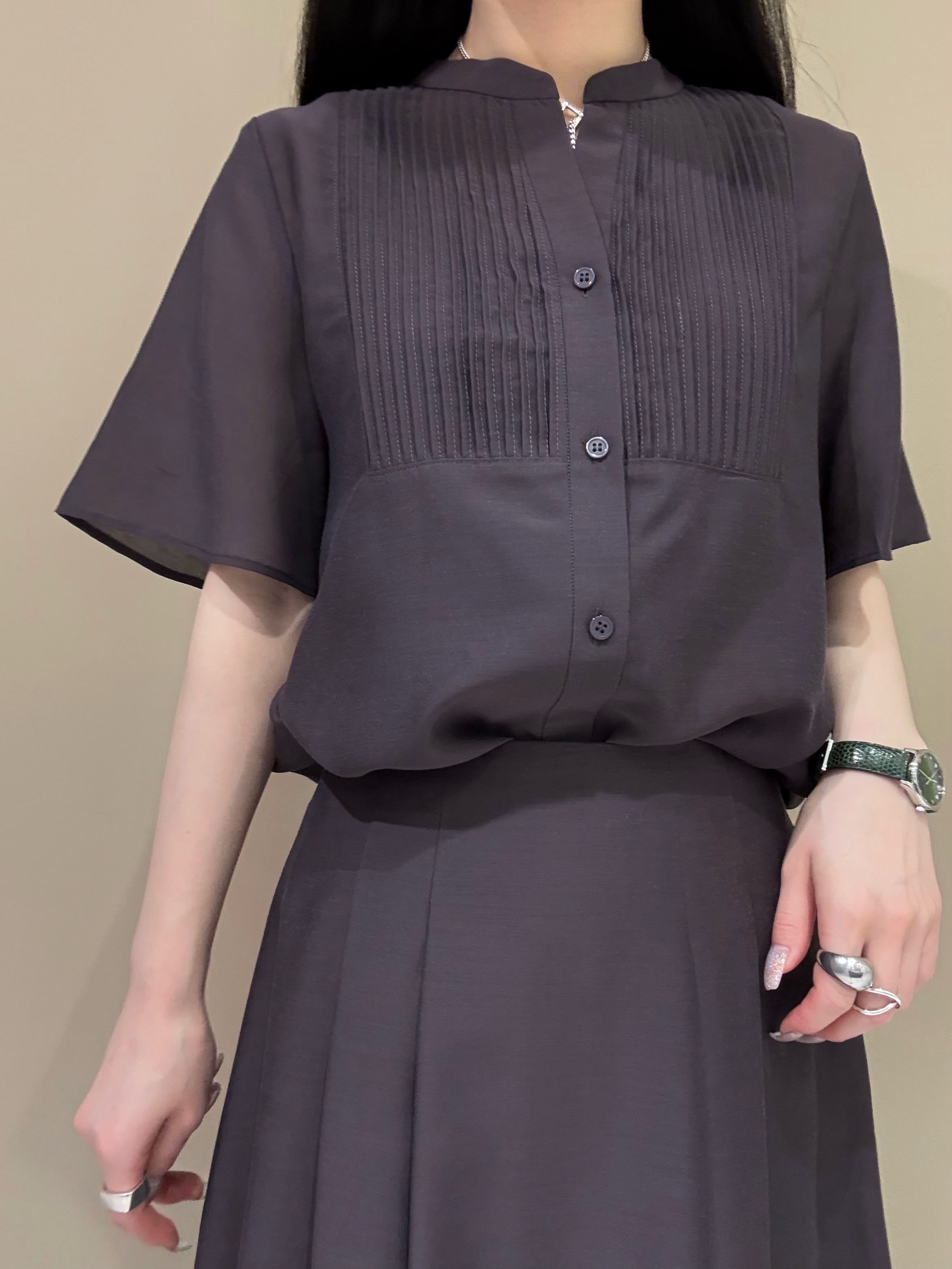 KEIKOさんの「INDIVI｜【接触冷感/洗える】シアーシャンブレーピンタックブラウス」を使ったコーディネート