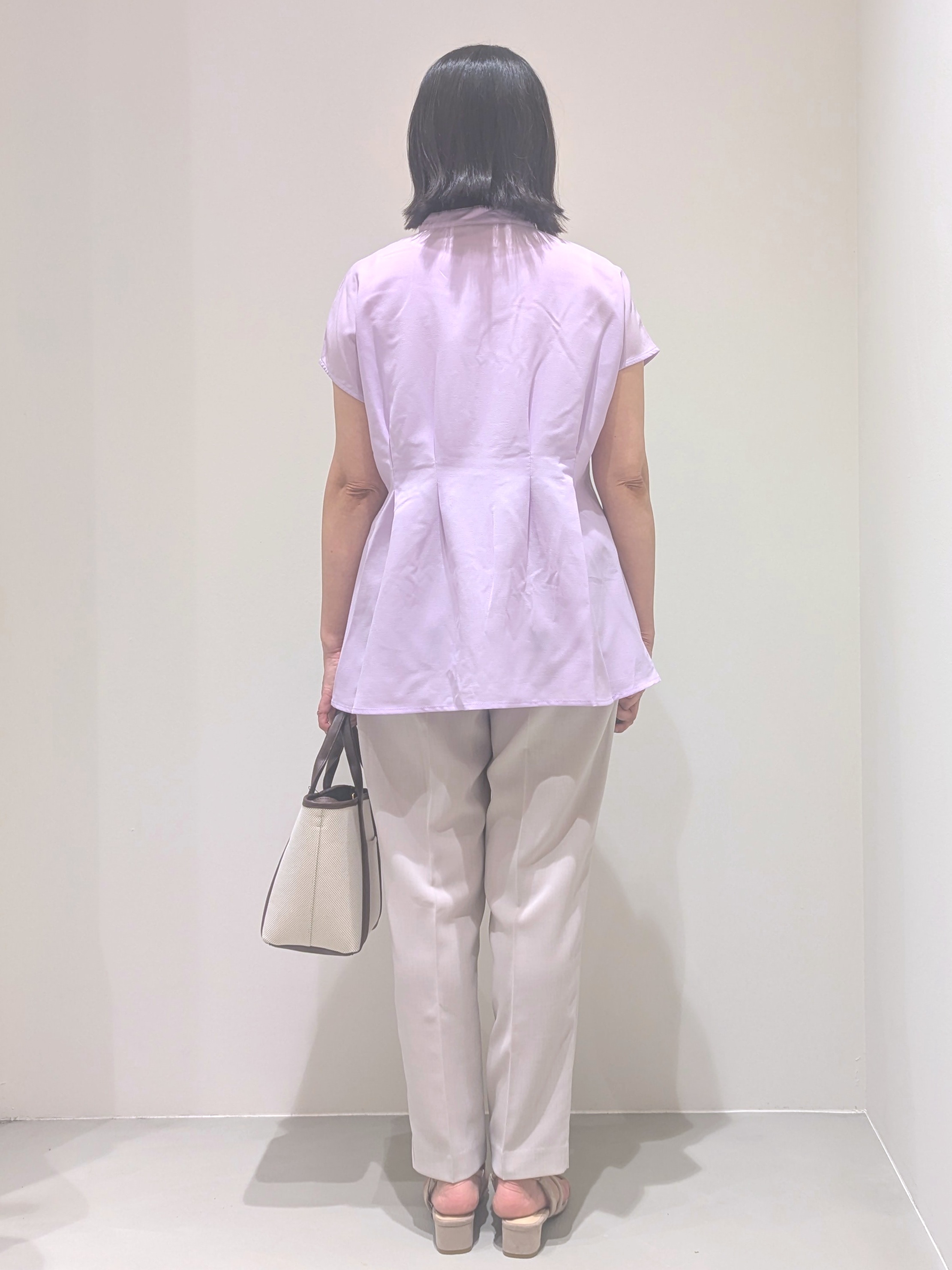 ゆきさんの「OPAQUE.CLIP｜【接触冷感／吸水速乾】リネンライク タックフレンチスリーブブラウス《洗濯機OK》」を使ったコーディネート