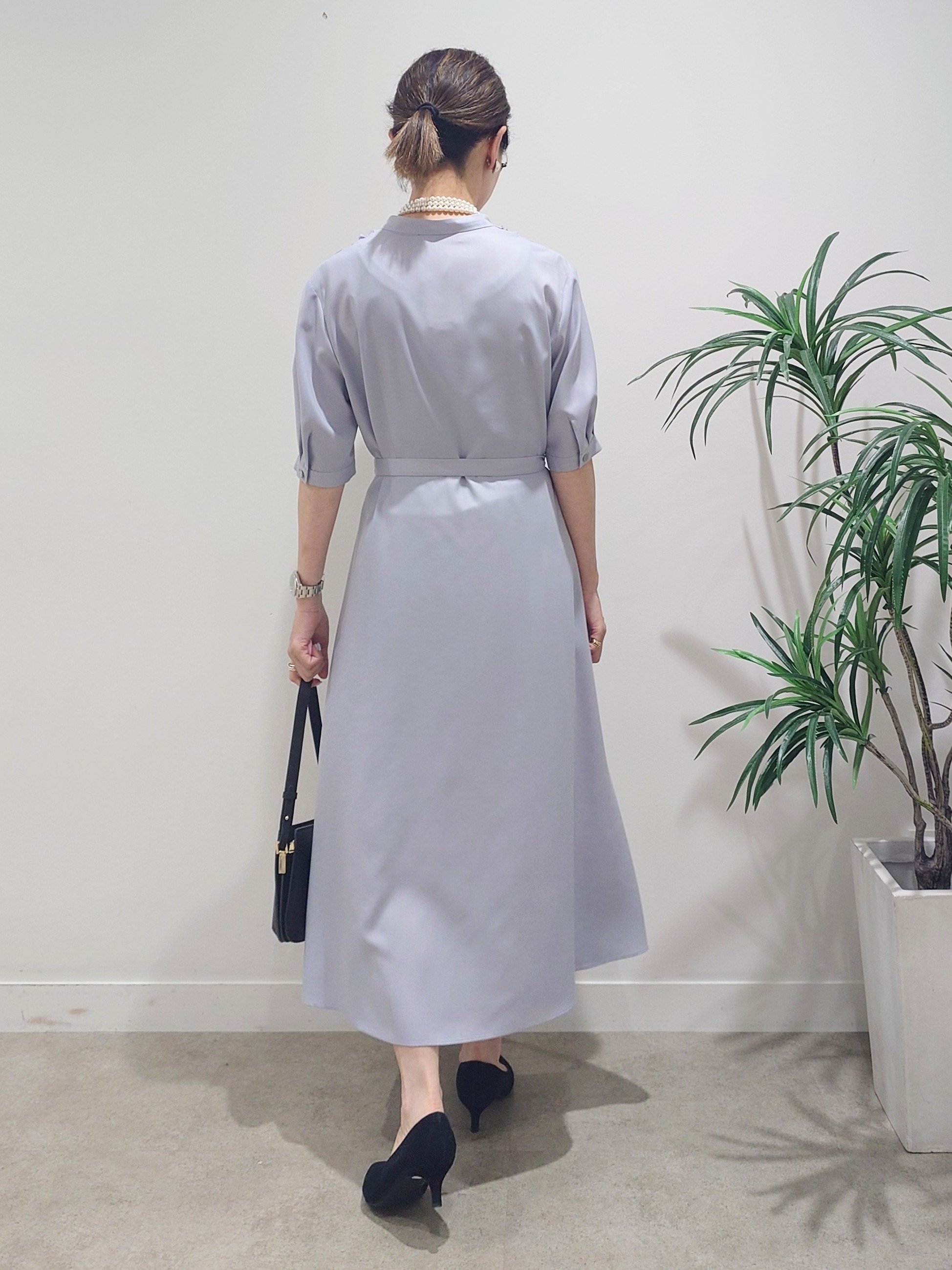 MUTSUKOさんの「UNTITLED｜【1枚で着映え】フロントフリルワンピース」を使ったコーディネート