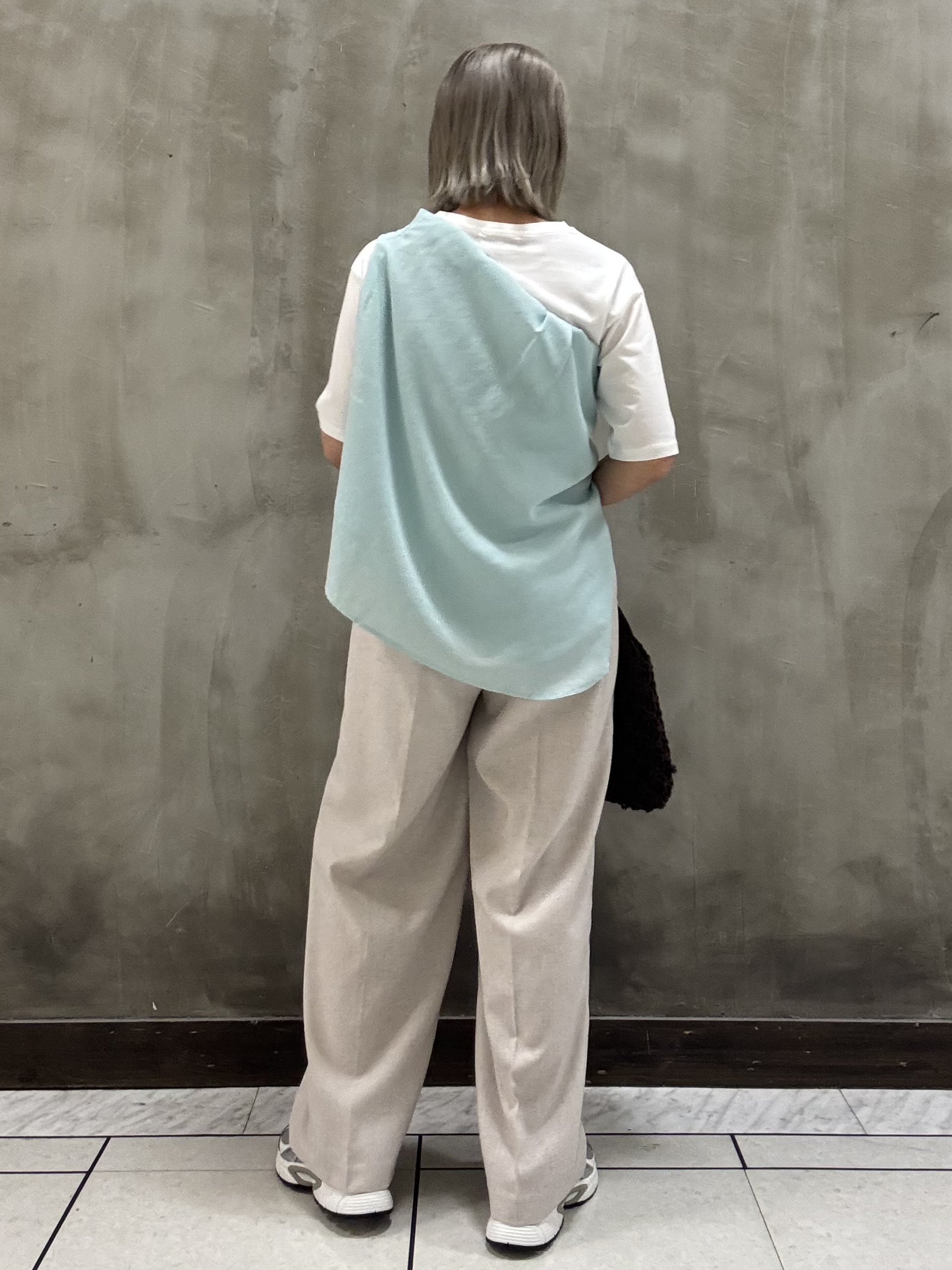 minaさんの「grove｜【洗濯機OK・ひんやり】朝晩の気温差に◎軽やかシアーシャツ」を使ったコーディネート