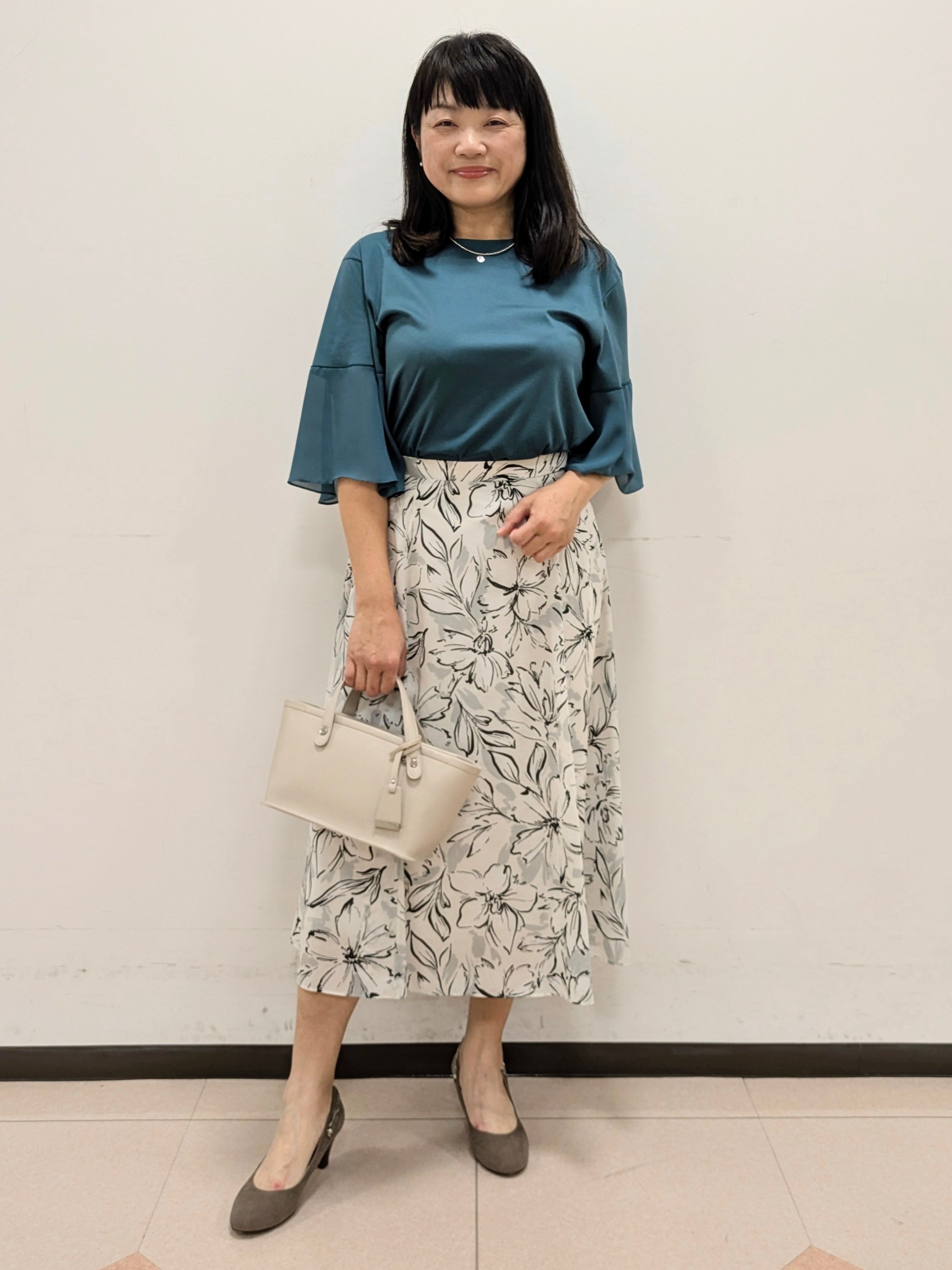 ともさんの「UNTITLED｜【洗える/華奢見え】袖シアープルオーバー」を使ったコーディネート