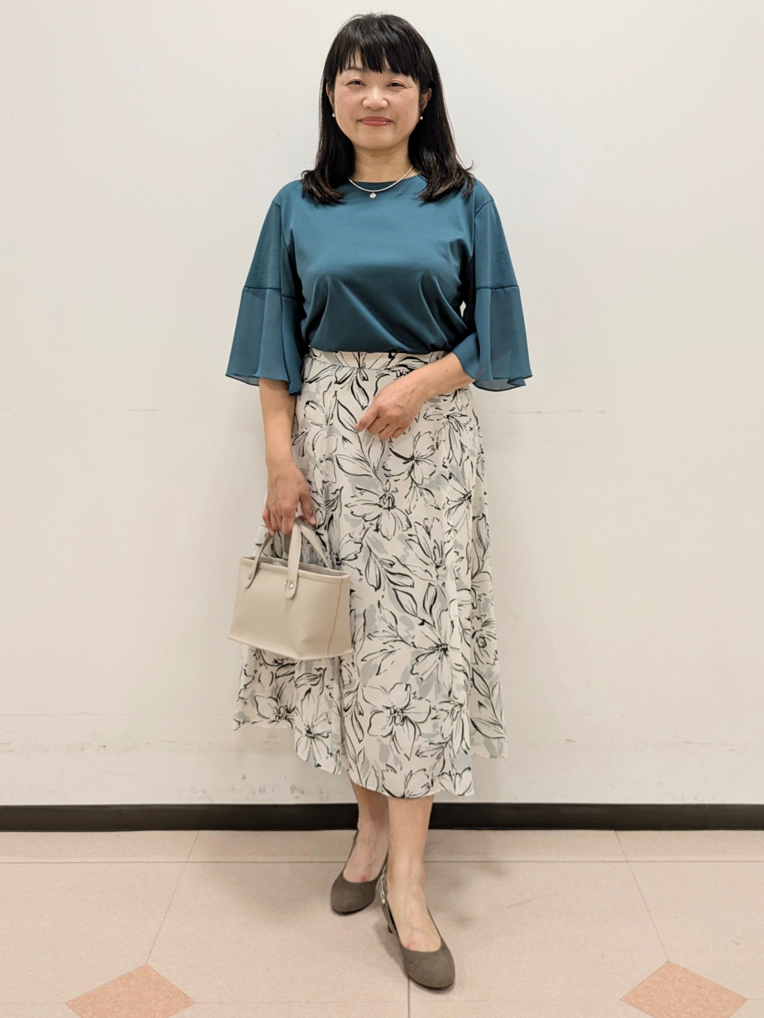 ともさんの「UNTITLED｜【洗える/華奢見え】袖シアープルオーバー」を使ったコーディネート