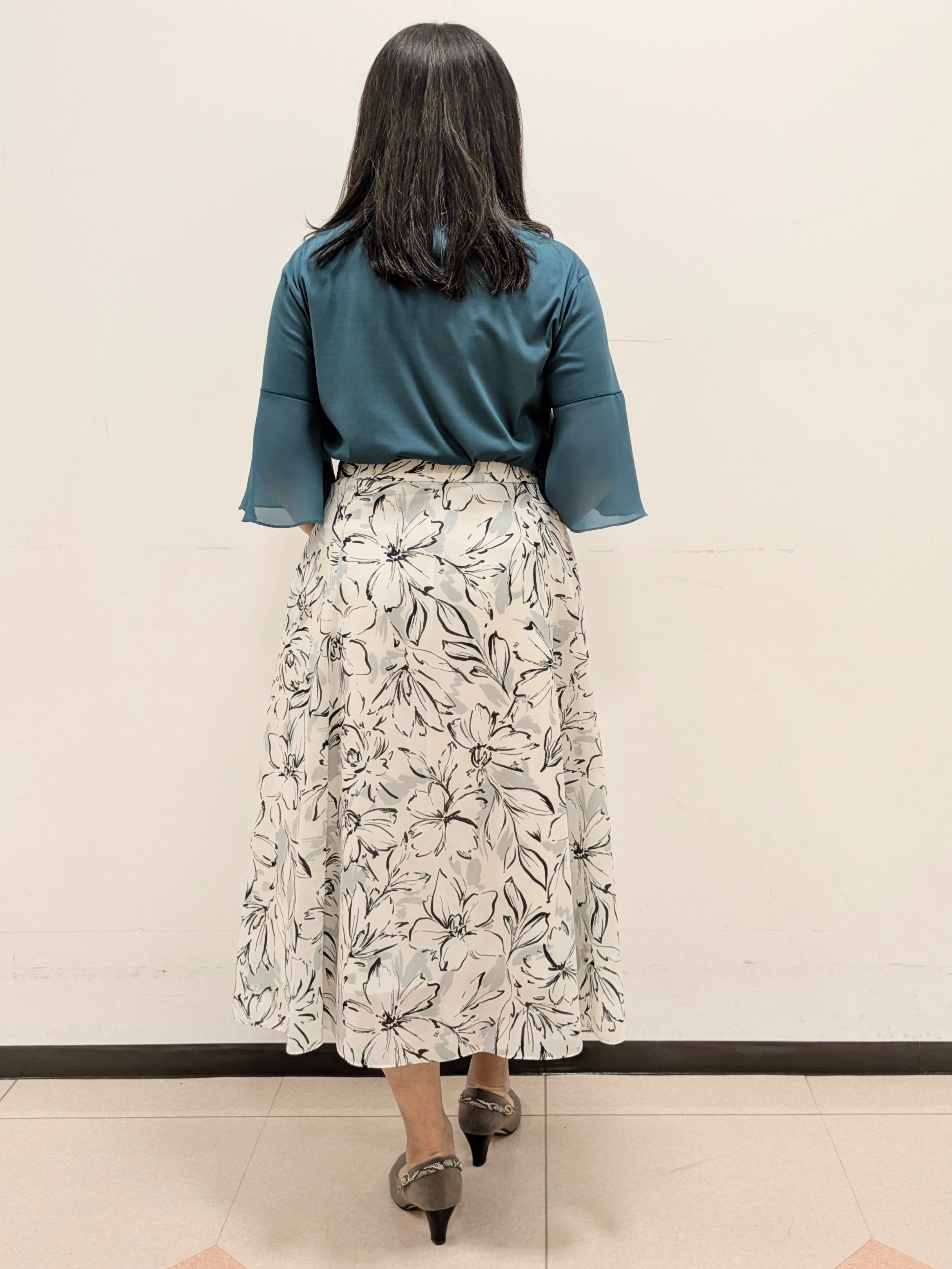 ともさんの「UNTITLED｜【洗える/華奢見え】袖シアープルオーバー」を使ったコーディネート