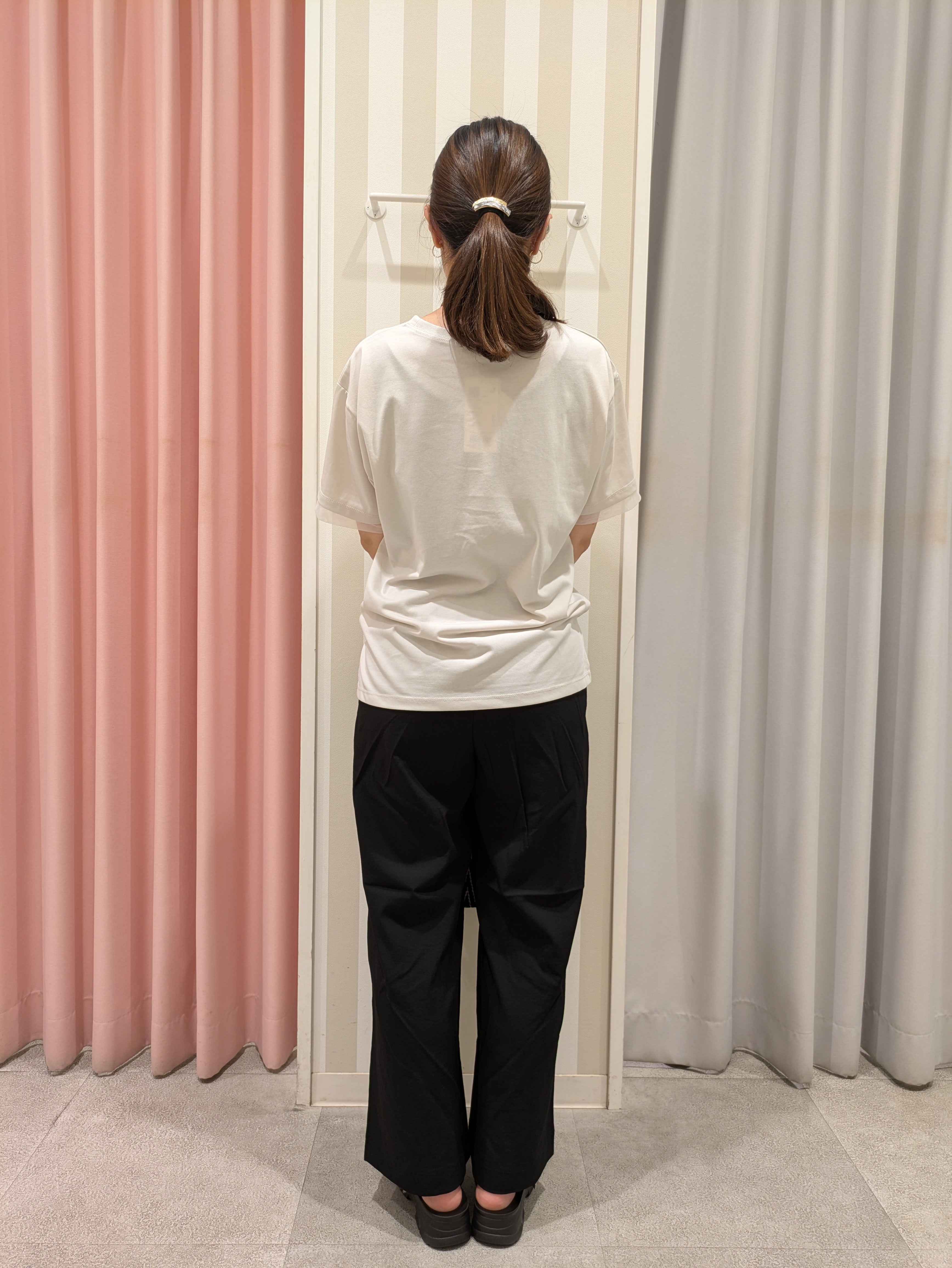 𝐂𝐡𝐢𝐢 &hearts;(ちー)さんの「SHOO･LA･RUE｜【ひんやり/S-LL/洗濯機可】色・柄選べる お袖チュールレイヤード プリントアソートTシャツ」を使ったコーディネート