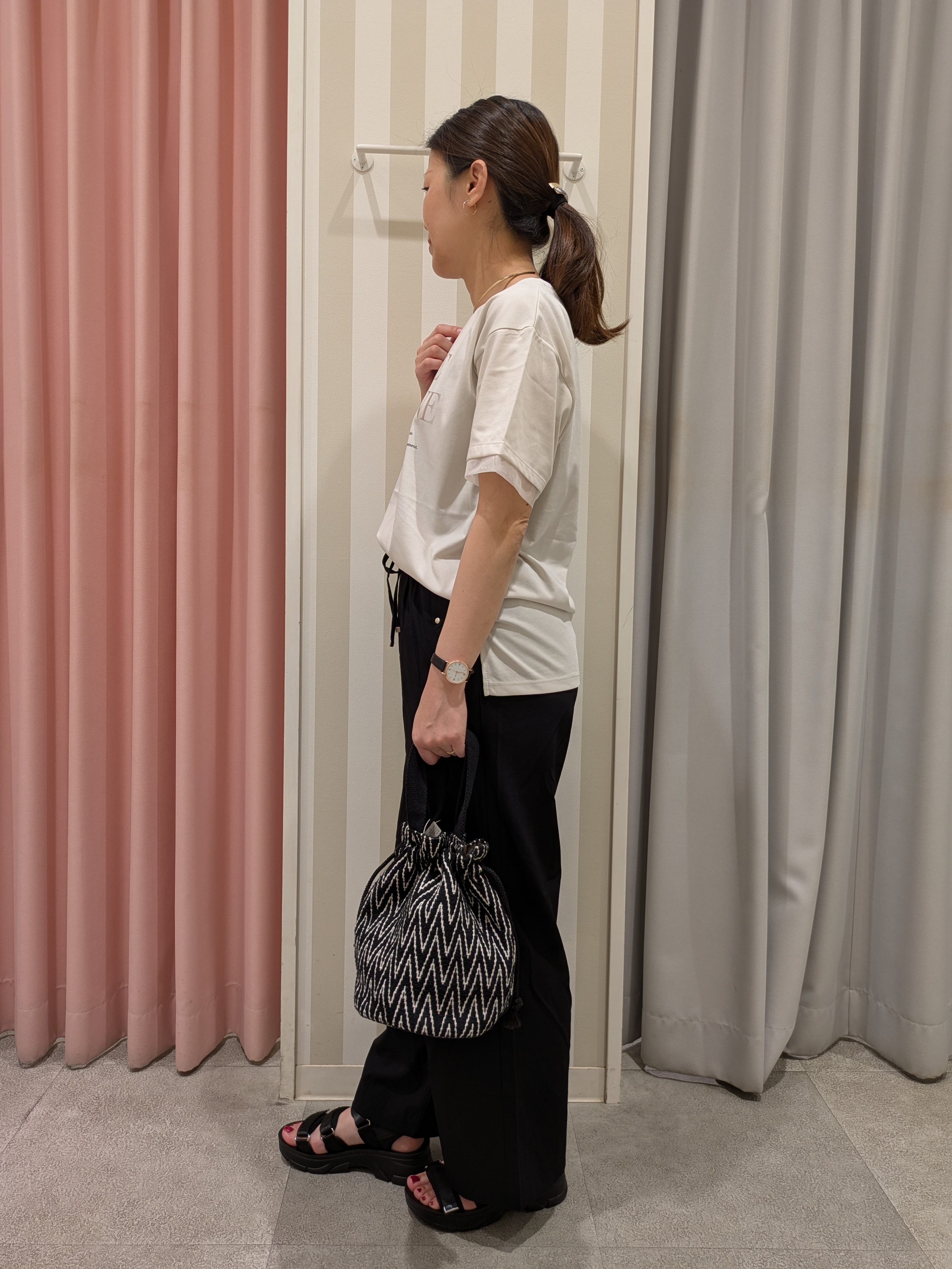 𝐂𝐡𝐢𝐢 &hearts;(ちー)さんの「SHOO･LA･RUE｜【ひんやり/S-LL/洗濯機可】色・柄選べる お袖チュールレイヤード プリントアソートTシャツ」を使ったコーディネート