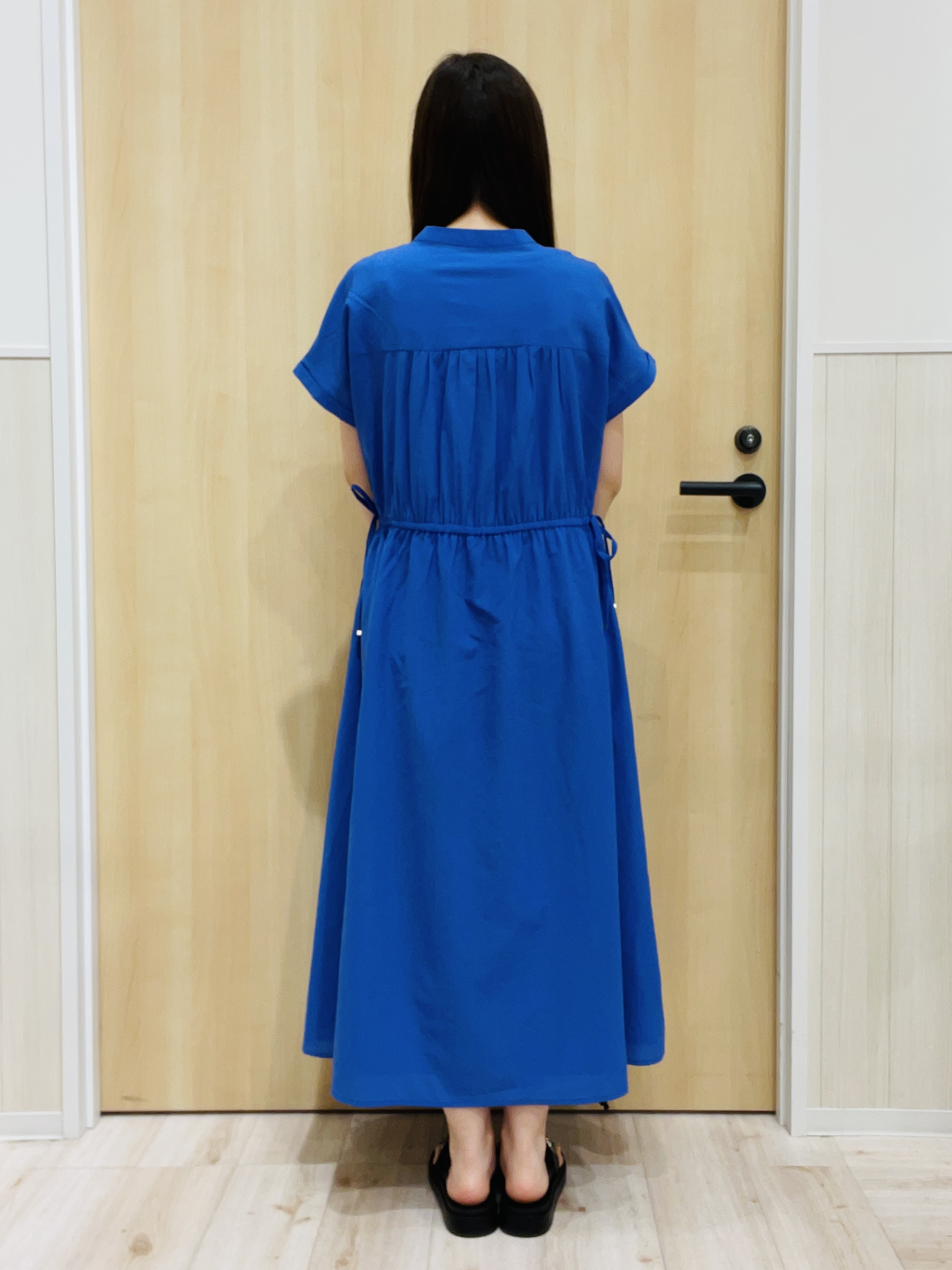 minamiさんの「SHOO･LA･RUE｜【ひんやり/UV/吸水速乾/洗濯機可】さらり快適 ギャザーリボンワンピース」を使ったコーディネート