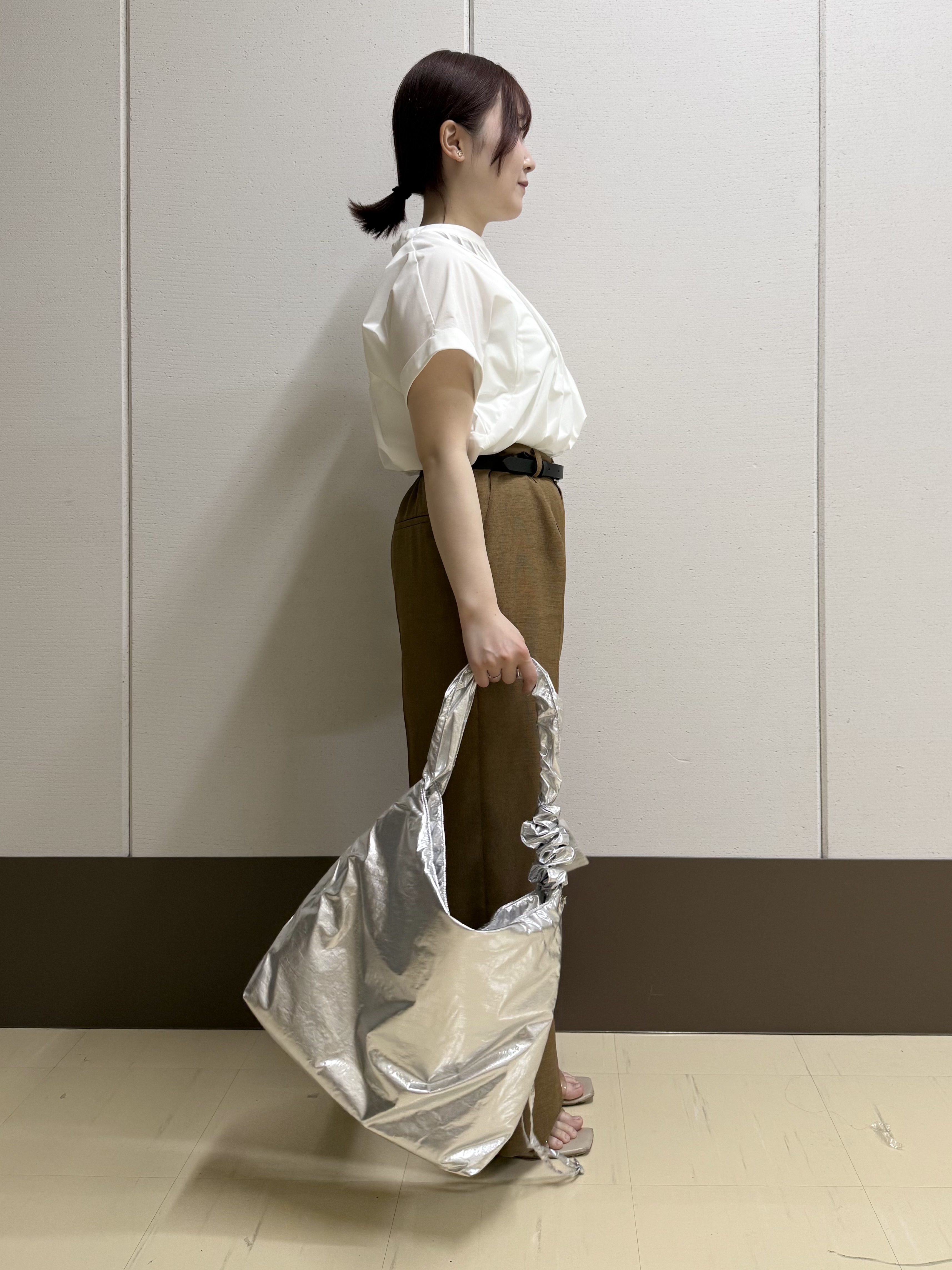 Rikoさんの「INDIVI｜【撥水／UVケア／SETUP可能】軽量タックスキッパーブラウス」を使ったコーディネート
