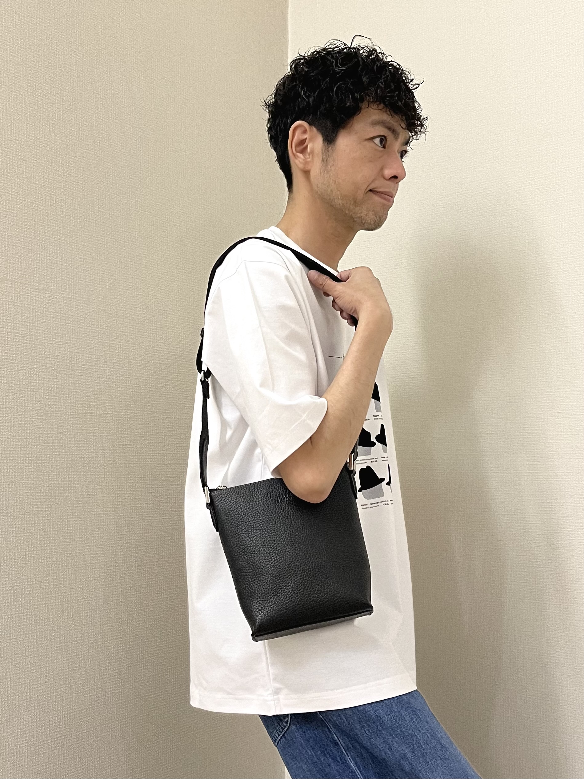 URAさんの「TAKEO KIKUCHI｜【BOWLER HAT LABEL】クールデオドラントジャージ ハットスタイルス 半袖Tシャツ」を使ったコーディネート