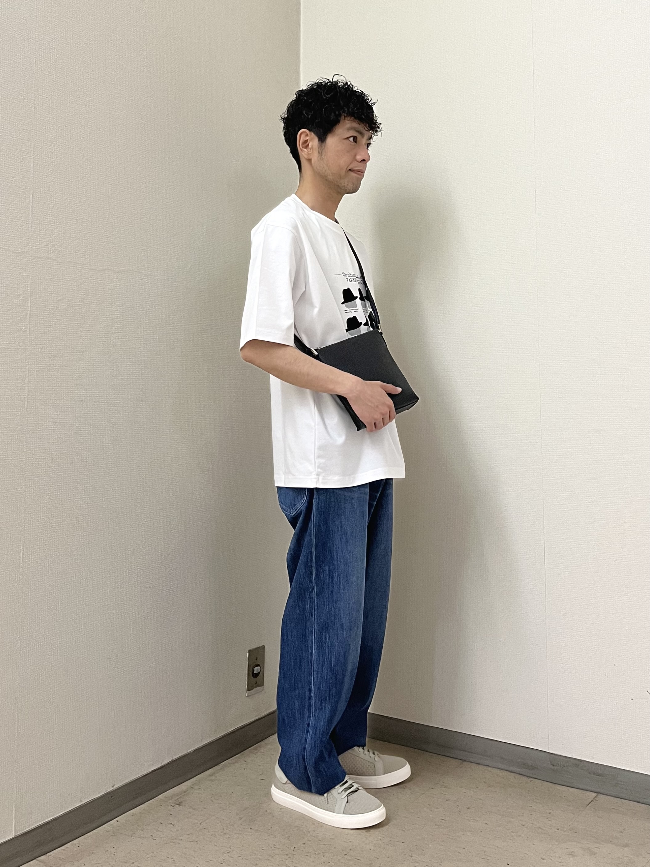 URAさんの「TAKEO KIKUCHI｜【BOWLER HAT LABEL】クールデオドラントジャージ ハットスタイルス 半袖Tシャツ」を使ったコーディネート