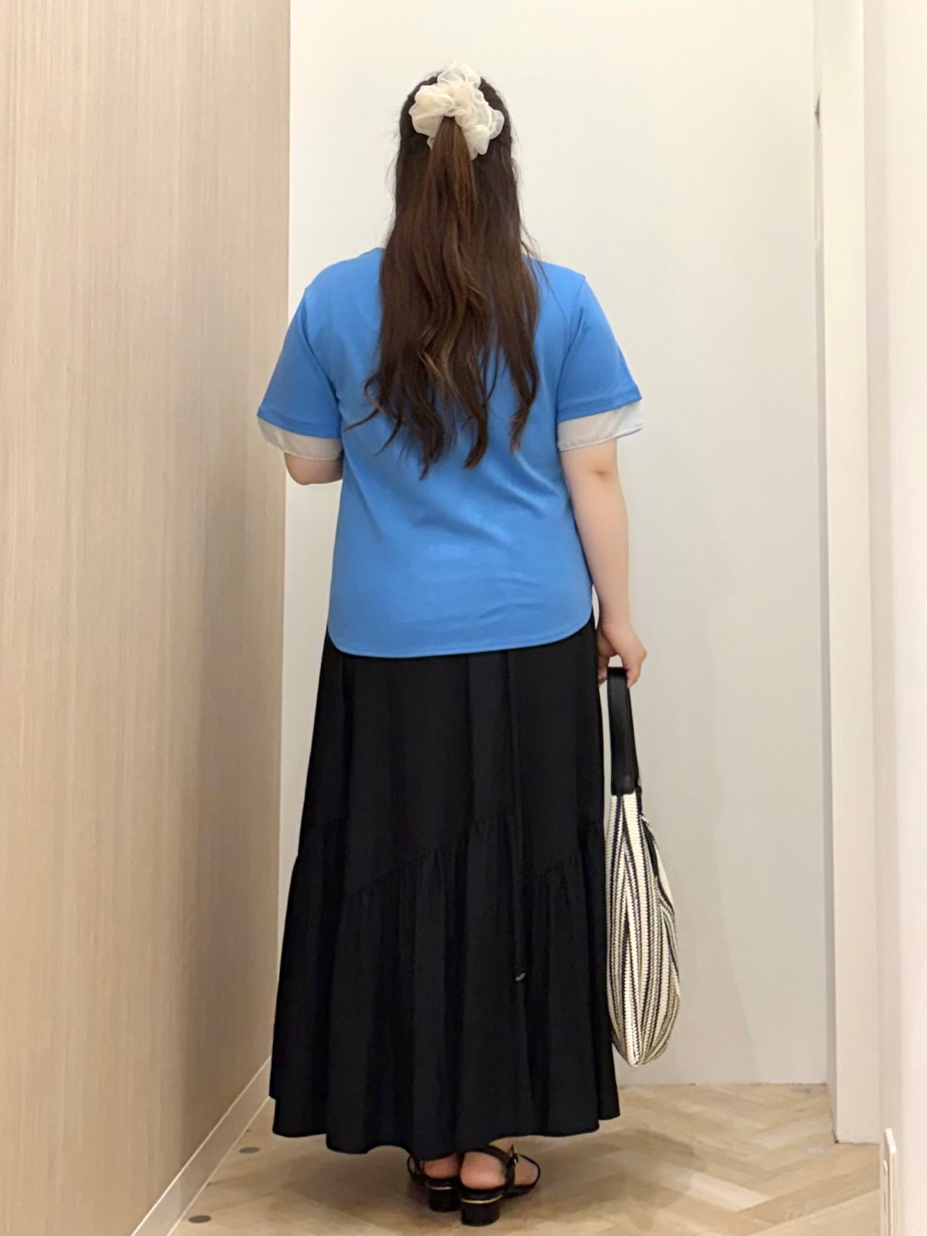akariさんの「grove｜【二の腕カバー/UVカット・ひんやり】袖口シアースクエアネックTシャツ」を使ったコーディネート