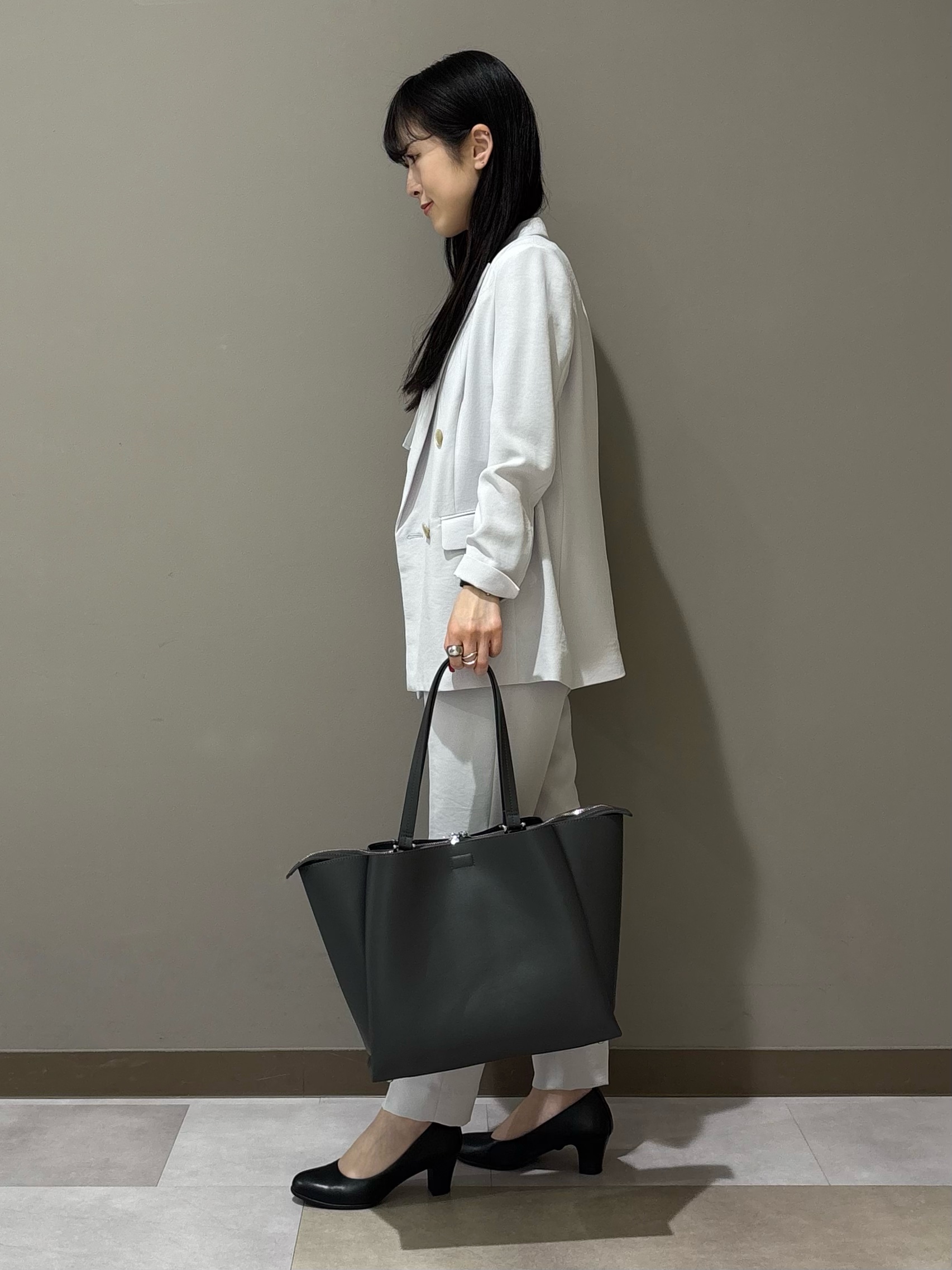 KEIKOさんの「INDIVI｜【洗える／多機能／SETUP可】着る日傘ダブルジャケット」を使ったコーディネート
