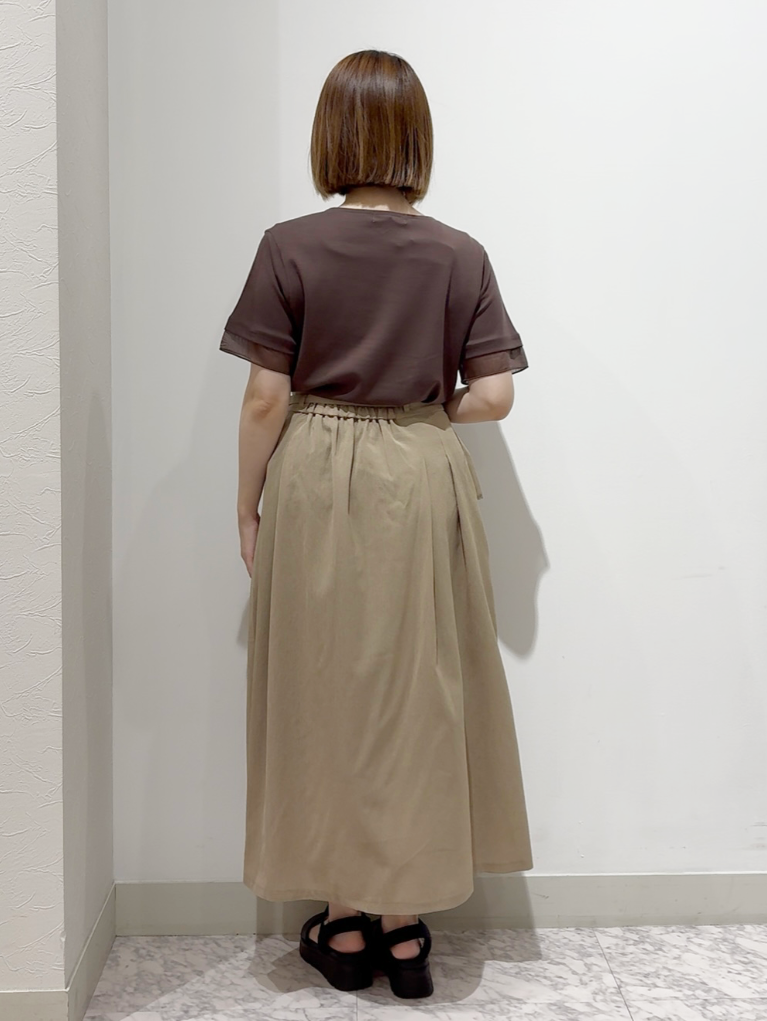 しかっちさんの「grove｜【二の腕カバー/UVカット・ひんやり】袖口シアースクエアネックTシャツ」を使ったコーディネート