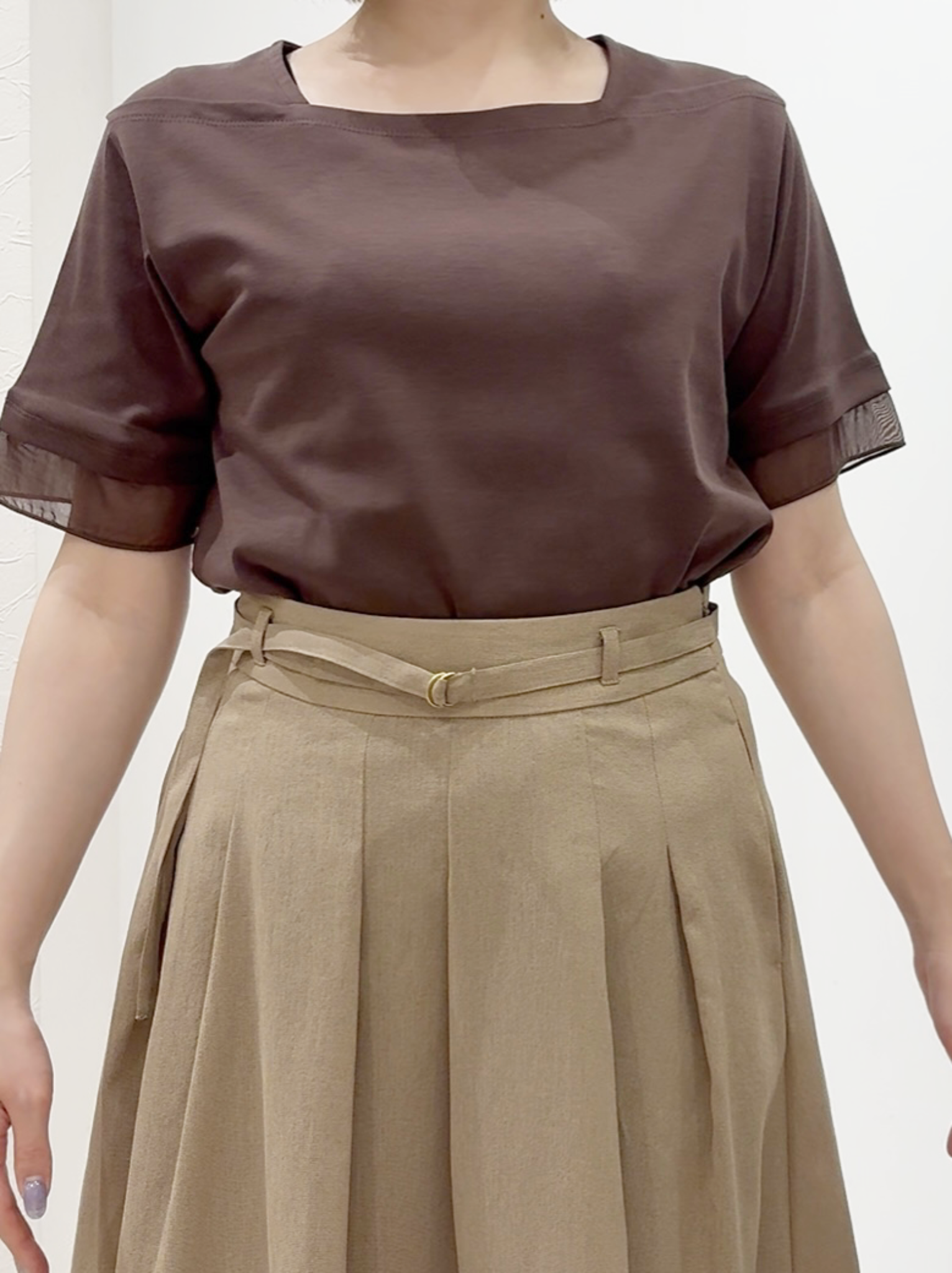 しかっちさんの「grove｜【二の腕カバー/UVカット・ひんやり】袖口シアースクエアネックTシャツ」を使ったコーディネート