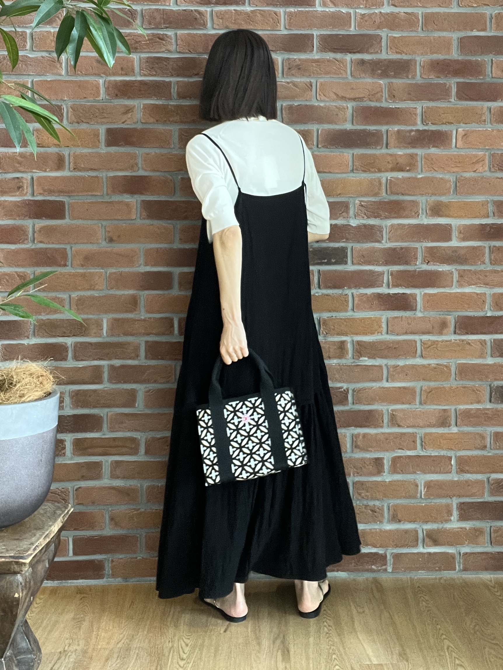 misaさんの「DRESSTERIOR｜NICOLAS LAINAS（ニコラスライナス）ソフトソールトングサンダル」を使ったコーディネート