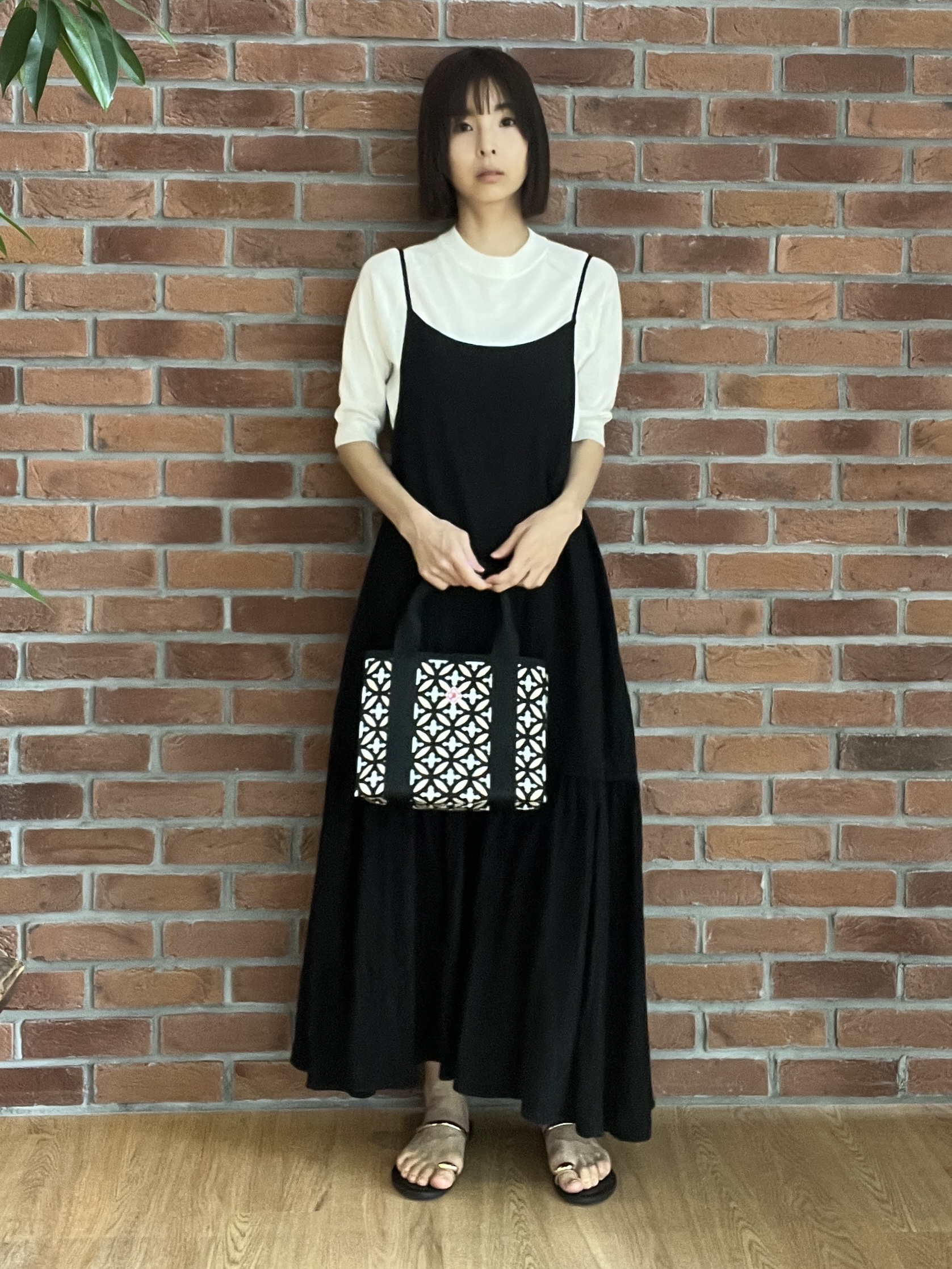 misaさんの「DRESSTERIOR｜NICOLAS LAINAS（ニコラスライナス）ソフトソールトングサンダル」を使ったコーディネート