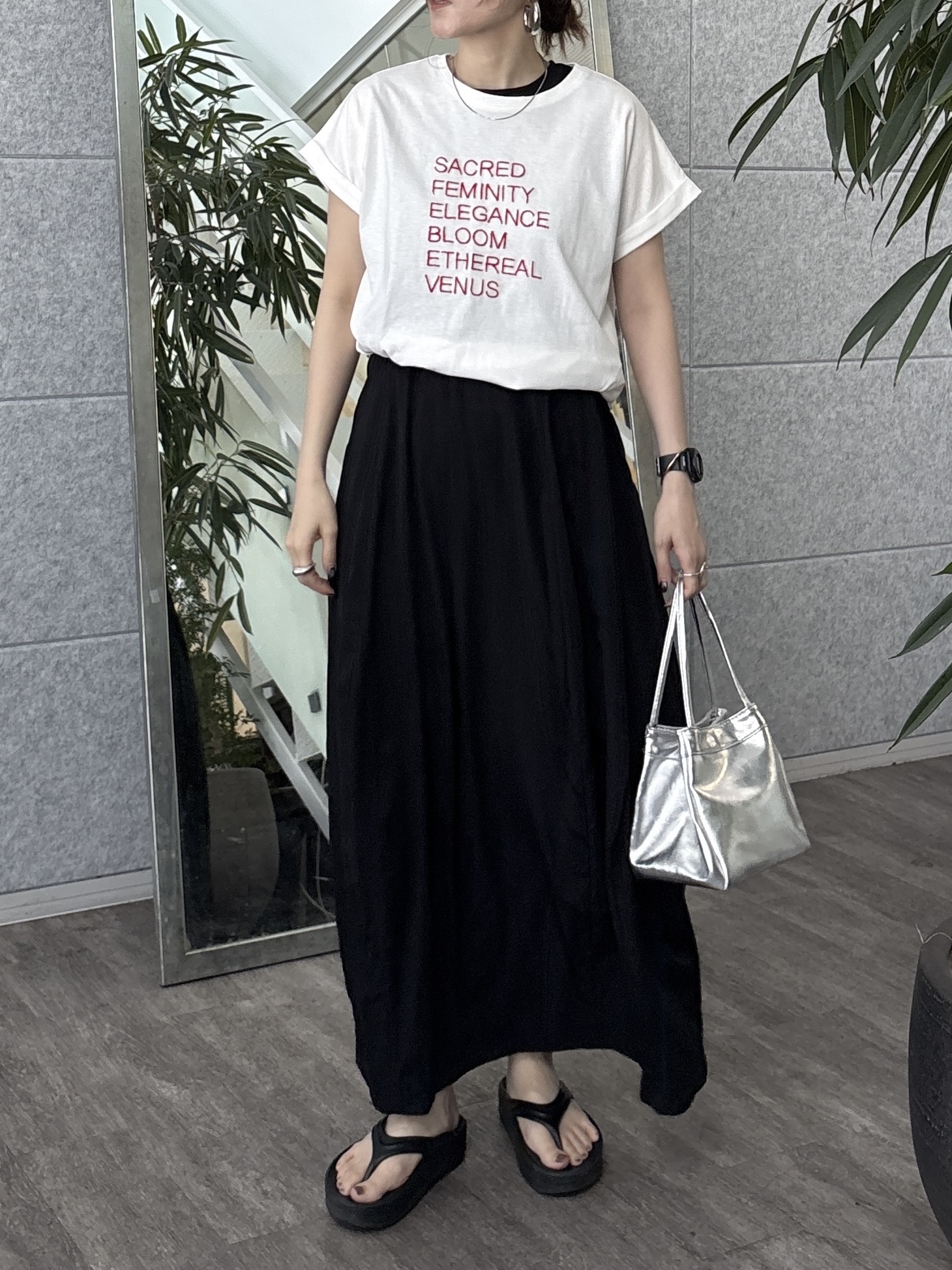 kotakiさんの「INDIVI｜刺繍フレーズTシャツ」を使ったコーディネート