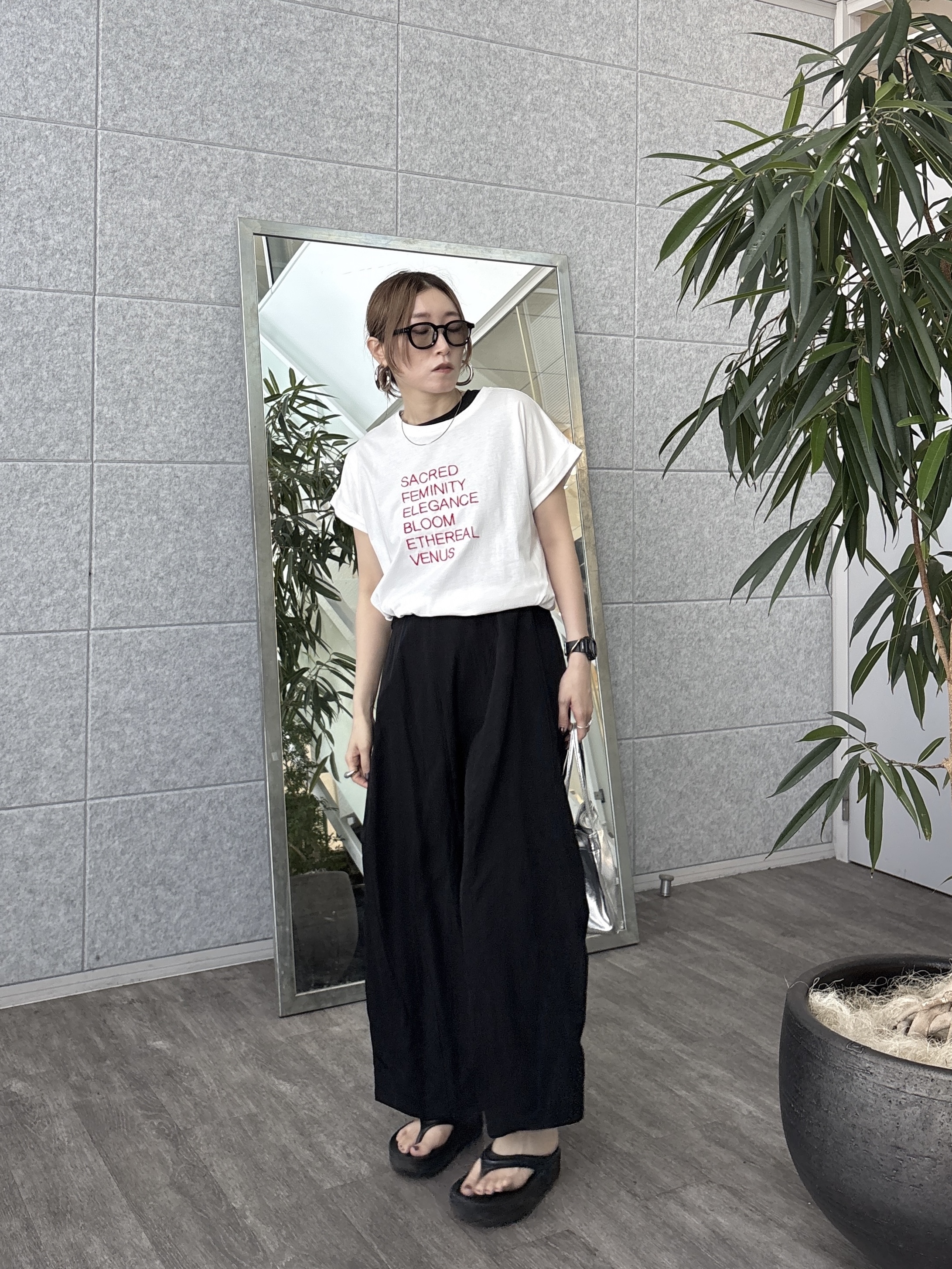 kotakiさんの「INDIVI｜刺繍フレーズTシャツ」を使ったコーディネート