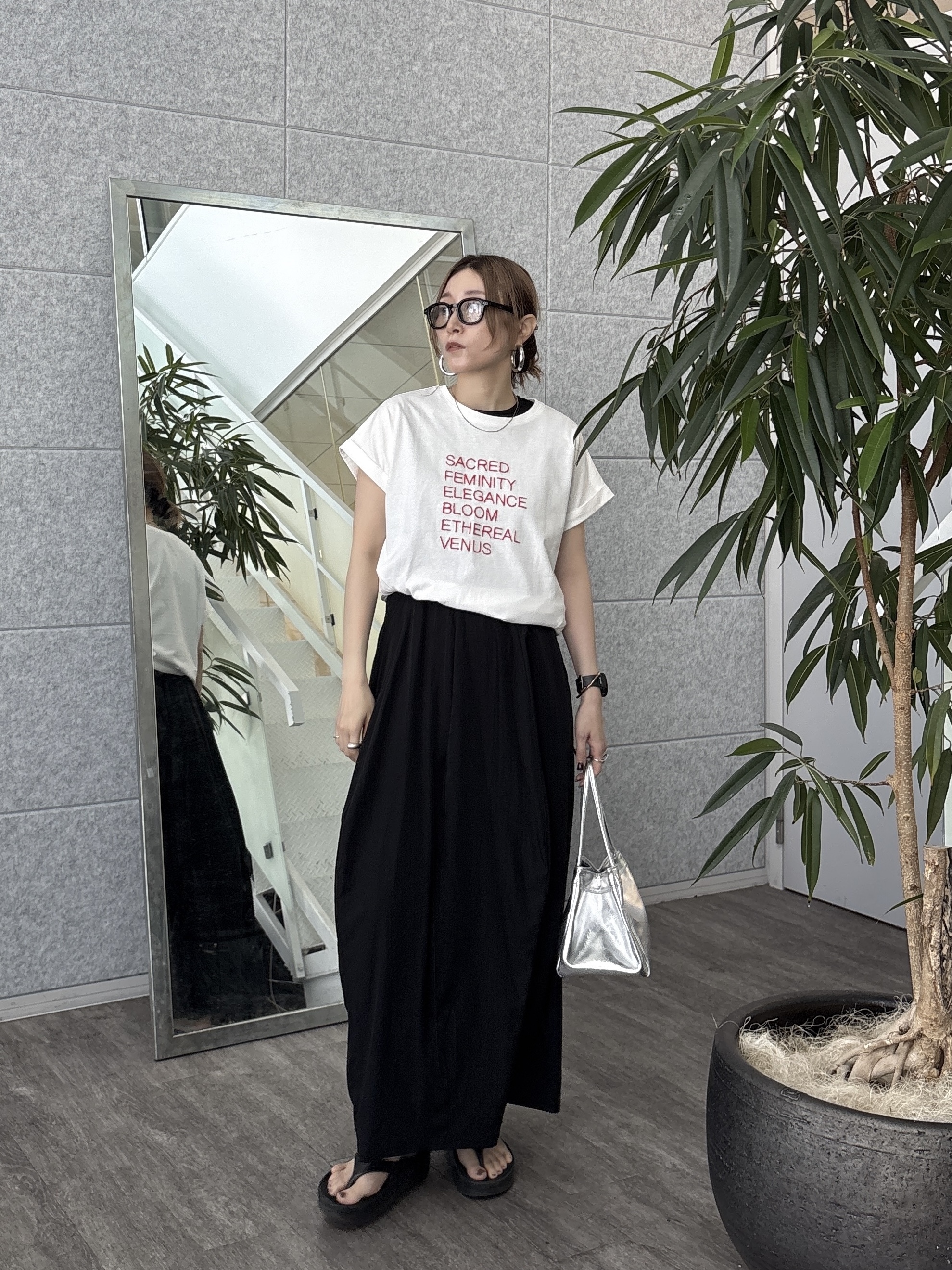 kotakiさんの「INDIVI｜刺繍フレーズTシャツ」を使ったコーディネート
