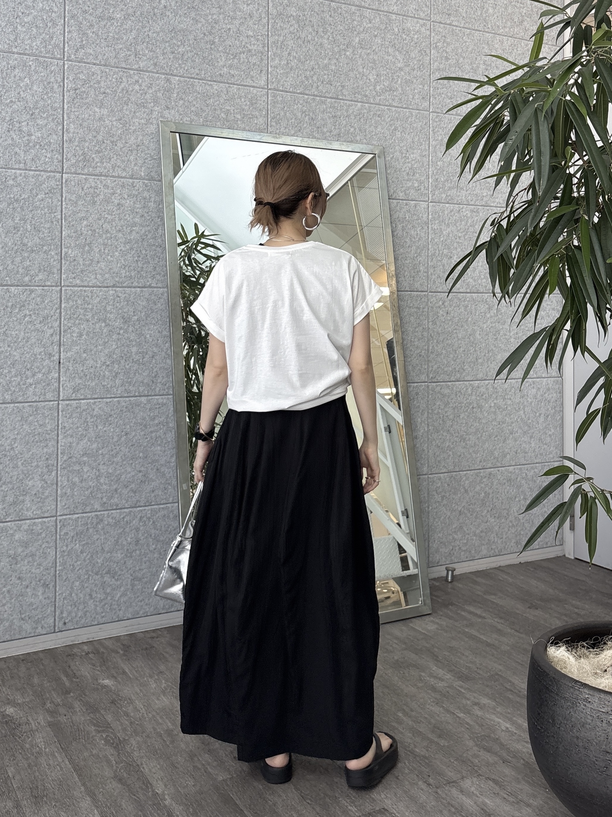 kotakiさんの「INDIVI｜刺繍フレーズTシャツ」を使ったコーディネート