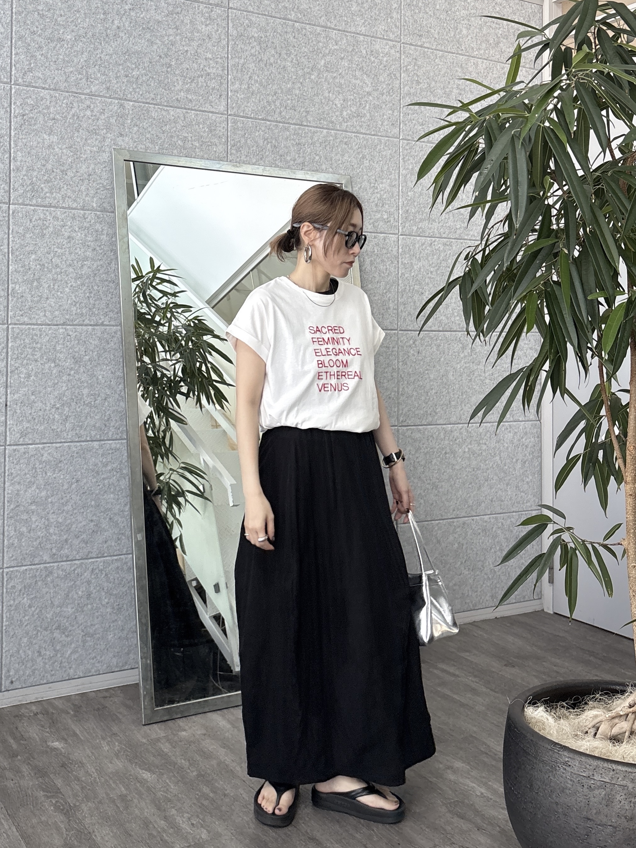 kotakiさんの「INDIVI｜刺繍フレーズTシャツ」を使ったコーディネート