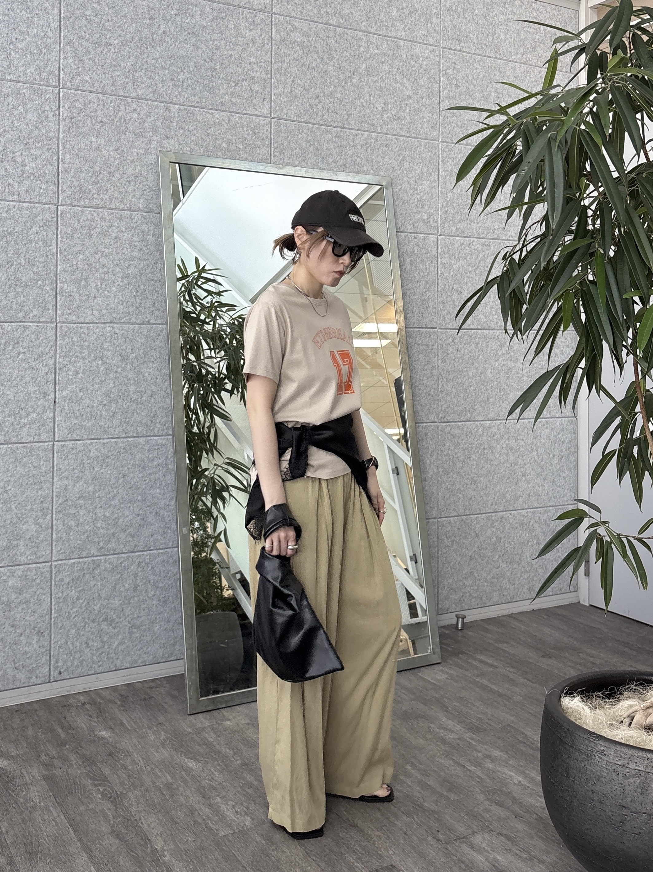 kotakiさんの「INDIVI｜ナンバリングTシャツ」を使ったコーディネート