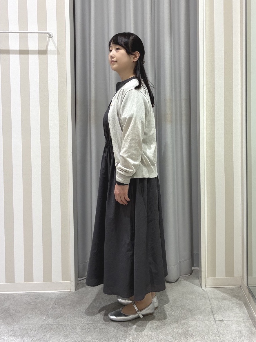 vanseさんの「SHOO･LA･RUE｜【洗濯機可/UV/アンチピリング/S-LL】いろいろボタンが華やか クルーネックカーディガン」を使ったコーディネート